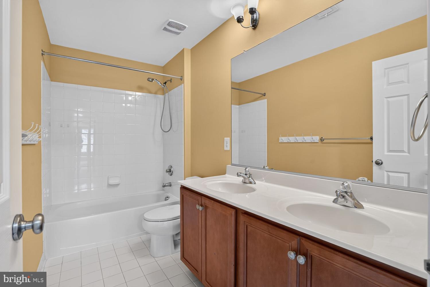 SOUTH RIDING - Residential