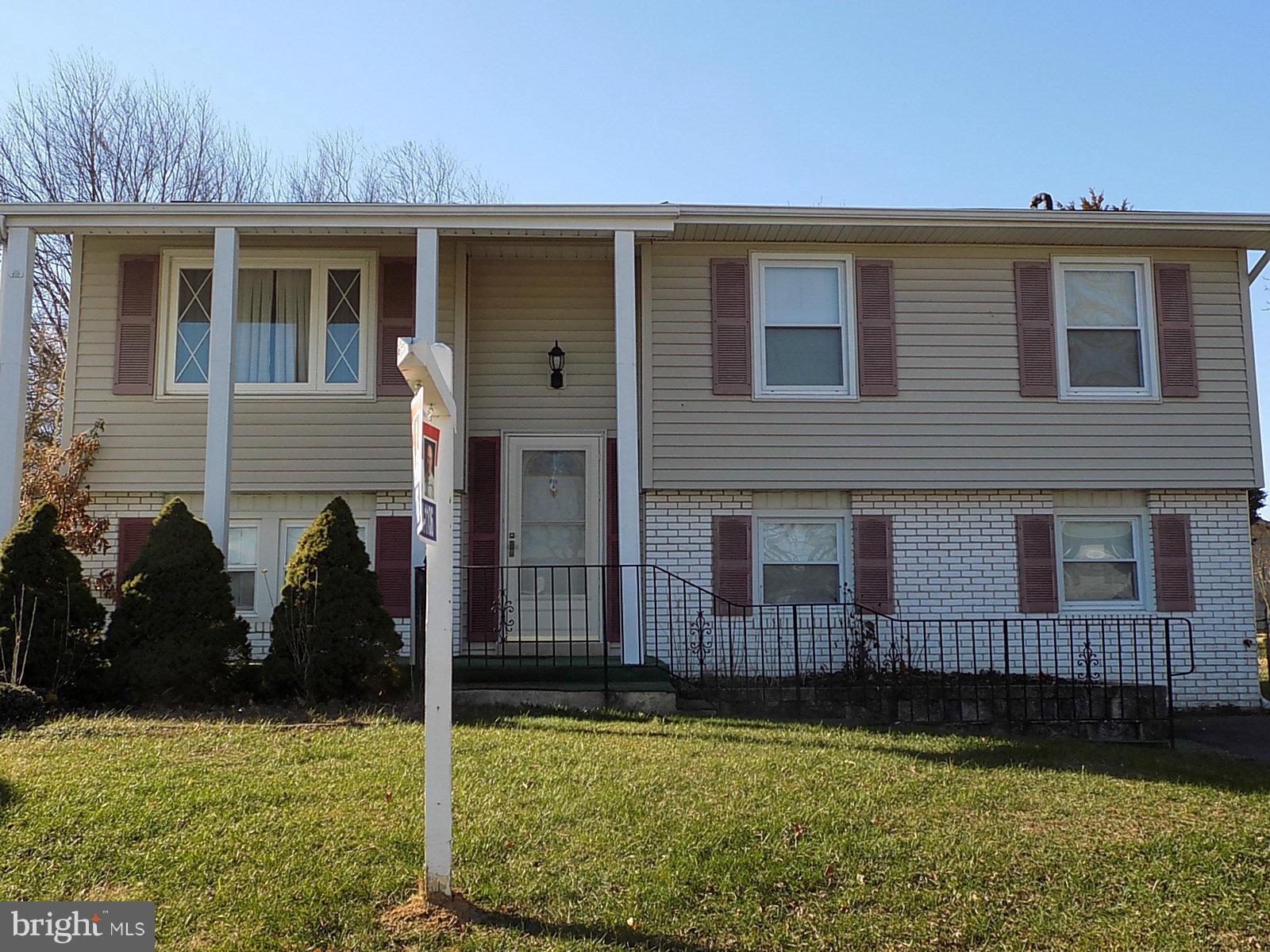 4 bedrooms, 3 bed up, 1 bed down, 2 baths, great yard, new granite in kitchen, new paint in baths, home in very good condition. Will be available 1/1/17. Good landlord, multiple properties and a staff to do maintenance. pets on case by case basis.