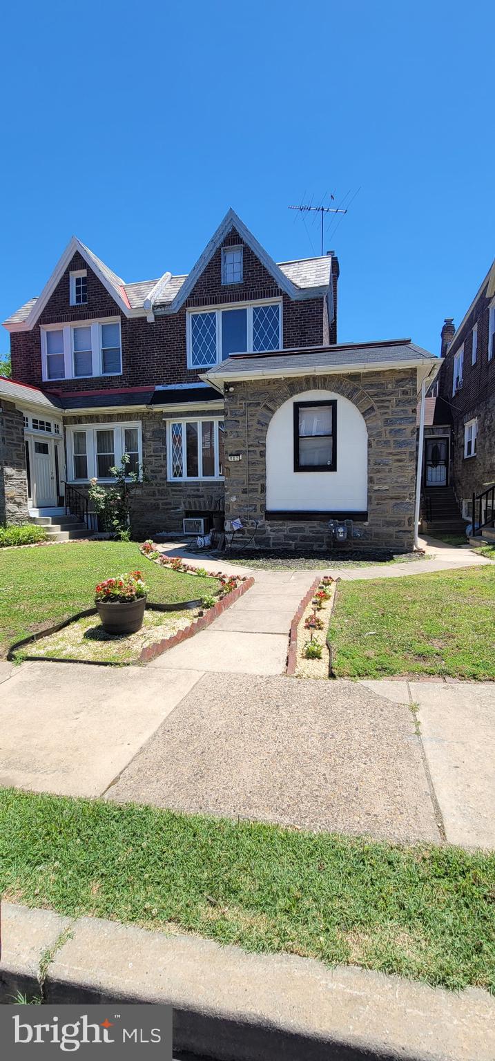 Investor Special or Sweat Equity Opportunity! Welcome to 907 MacDade Blvd, a spacious 3-bedroom, 2-bath twin offering endless potential. This solid home is ready for your personal touch and cosmetic updates, making it the perfect opportunity for investors, flippers, or owner-occupants looking to build instant equity.

The home features generously sized living spaces, three well-proportioned bedrooms, two full bathrooms, and a functional floor plan with plenty of natural light. With good bones and ample square footage, a little vision and updating can transform this property into a true gem.

Conveniently located near shopping, restaurants, public transportation, schools, and major roadways, this property offers both value and accessibility. Whether you’re looking for your next renovation project or a home you can update over time, this is an opportunity you won’t want to miss. Schedule your showing today!