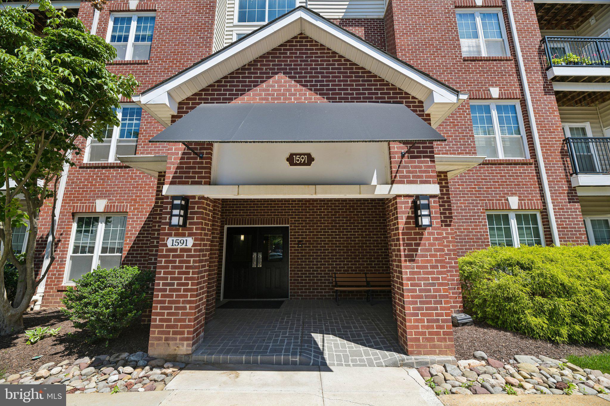 GATES OF MCLEAN - Residential