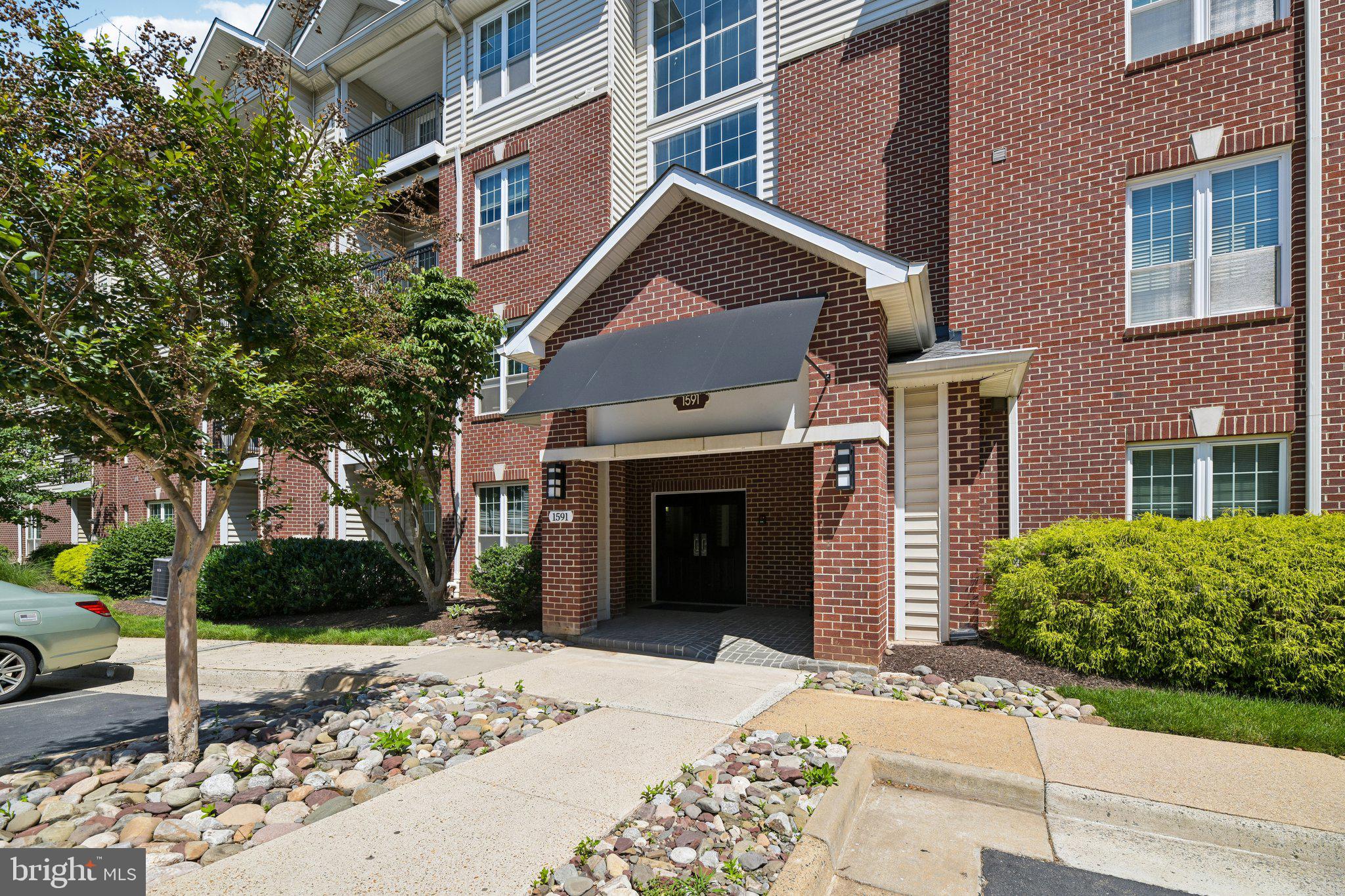 GATES OF MCLEAN - Residential