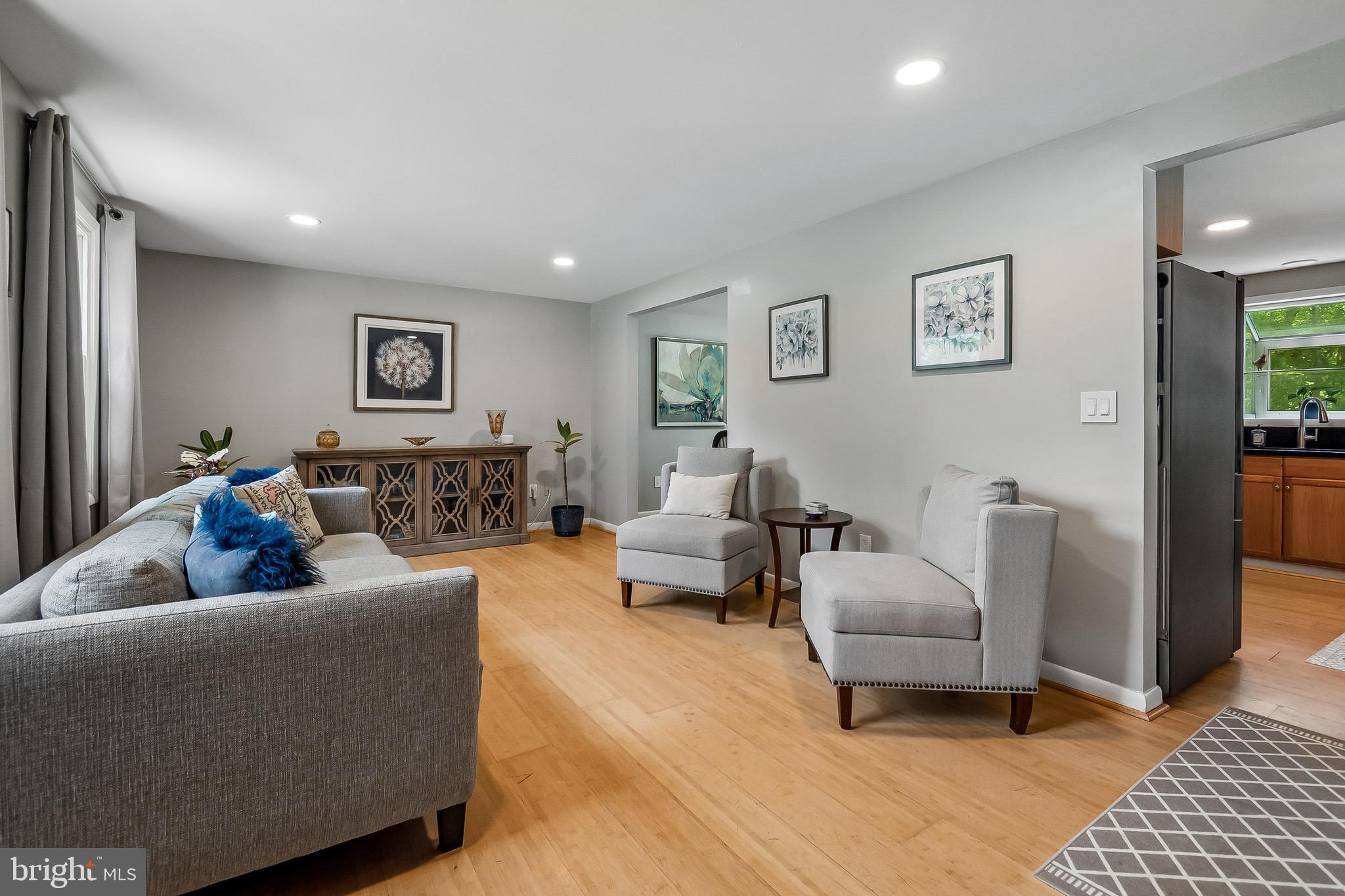 QUINCE ORCHARD MANOR - Residential