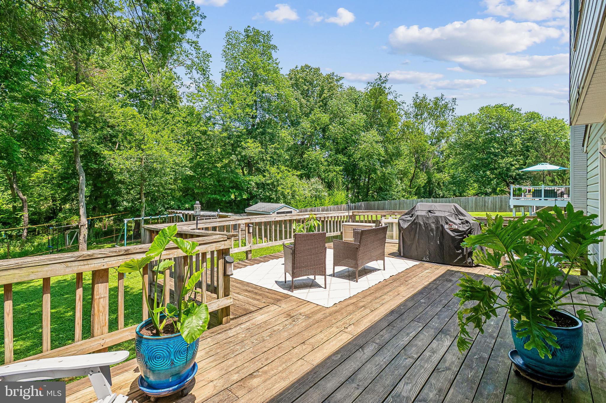 QUINCE ORCHARD MANOR - Residential
