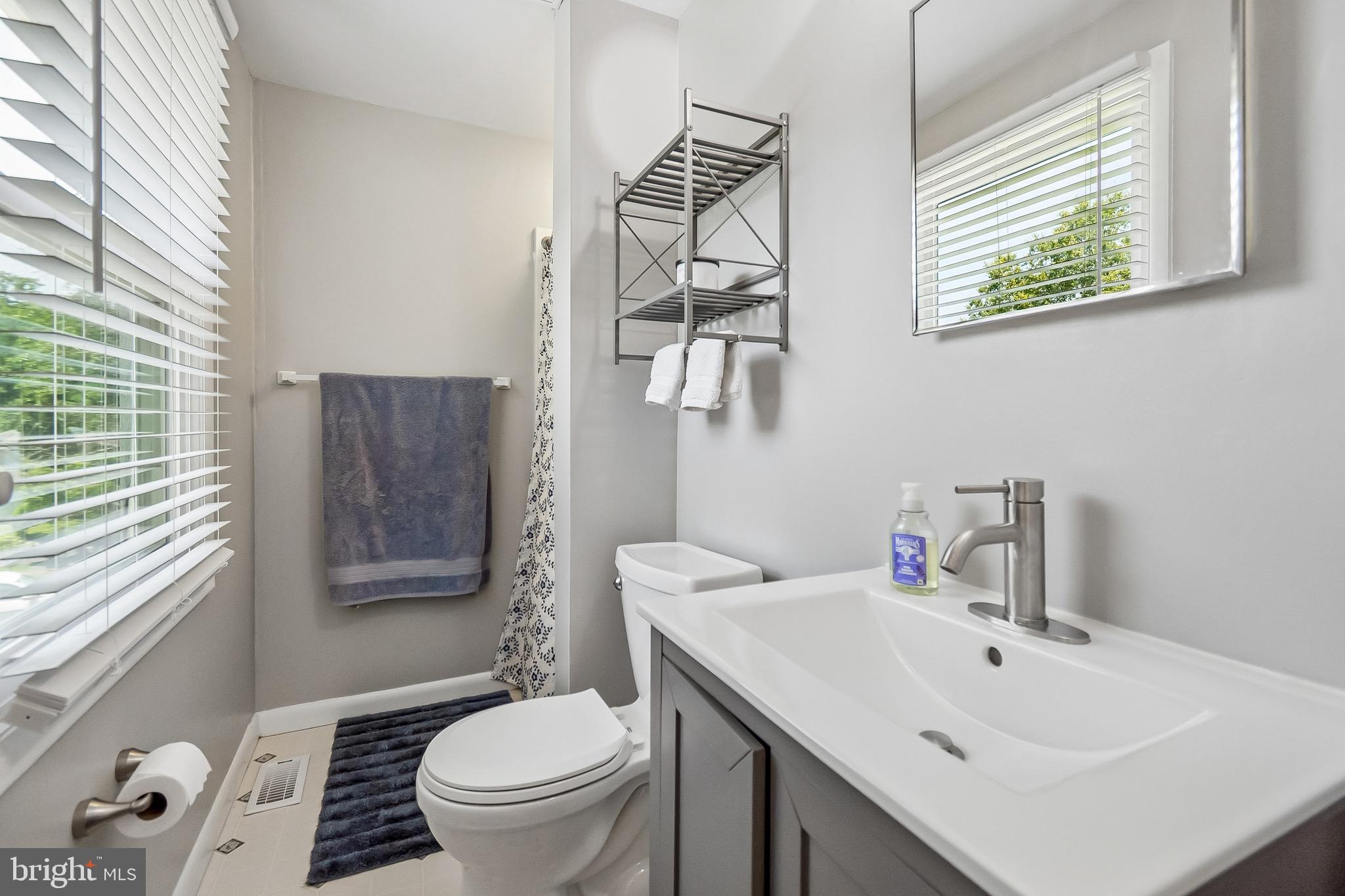 QUINCE ORCHARD MANOR - Residential