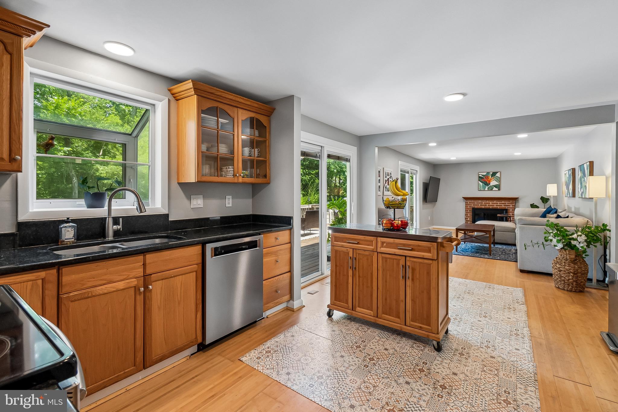 QUINCE ORCHARD MANOR - Residential