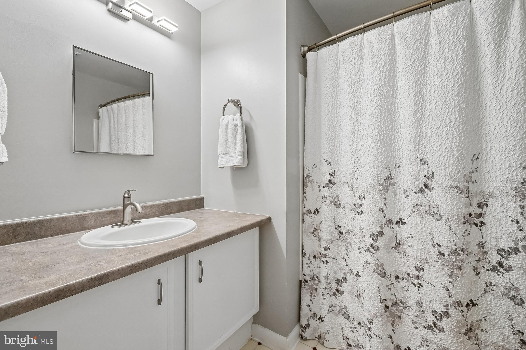 QUINCE ORCHARD MANOR - Residential