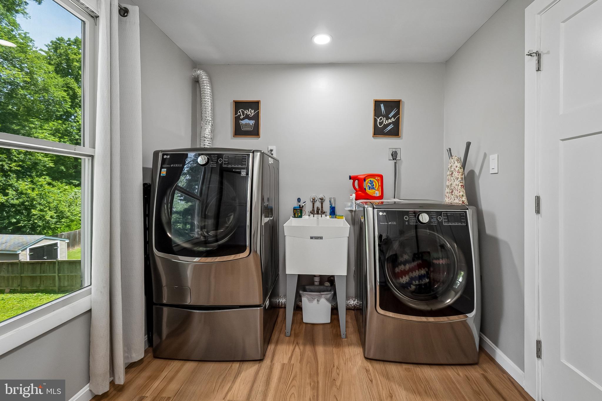 QUINCE ORCHARD MANOR - Residential