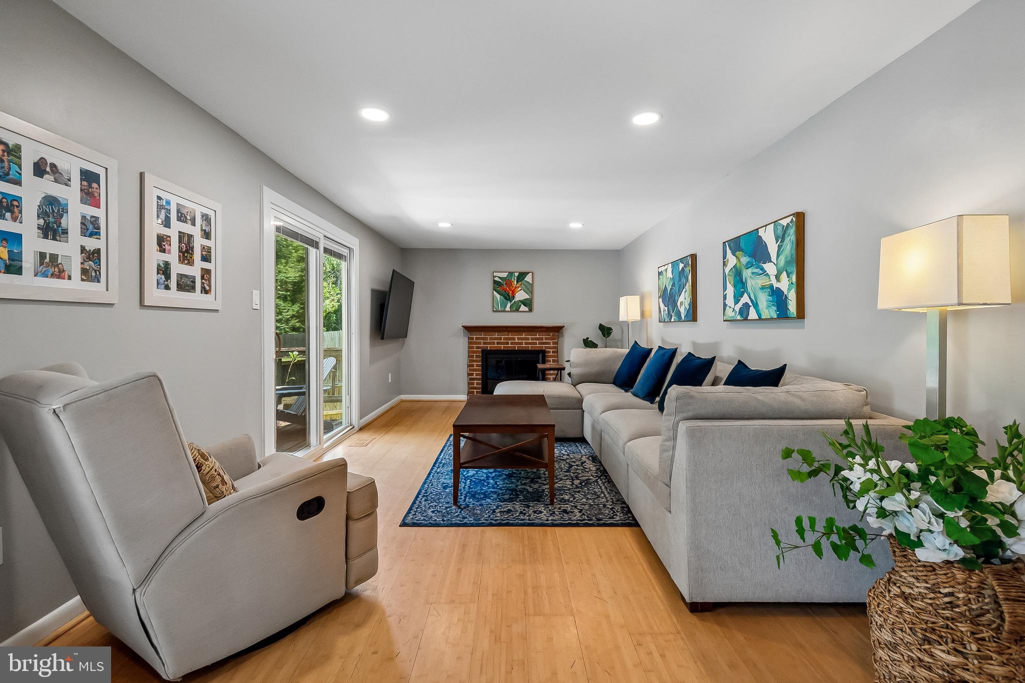 QUINCE ORCHARD MANOR - Residential