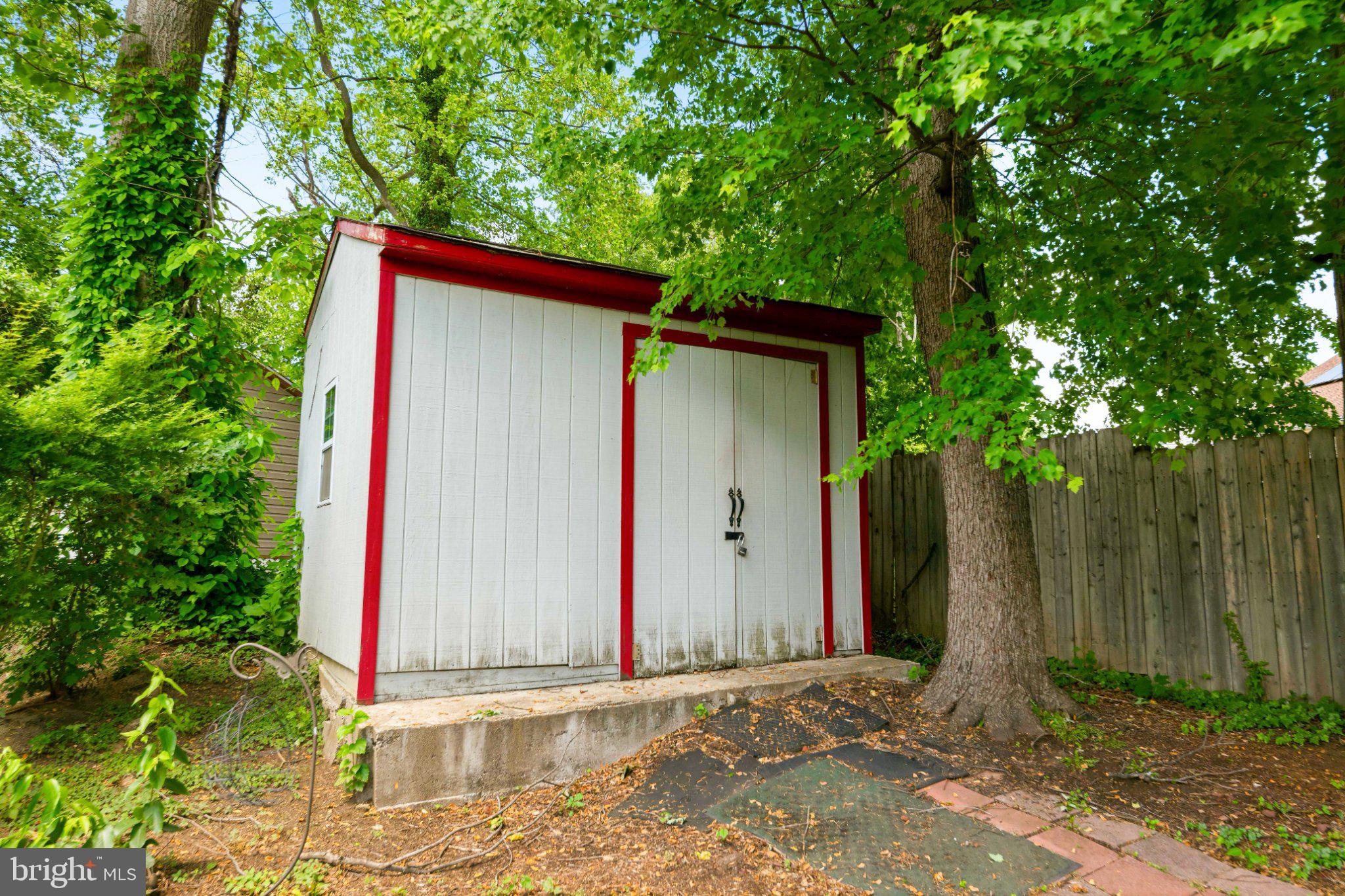 LARGO WOODS - Residential