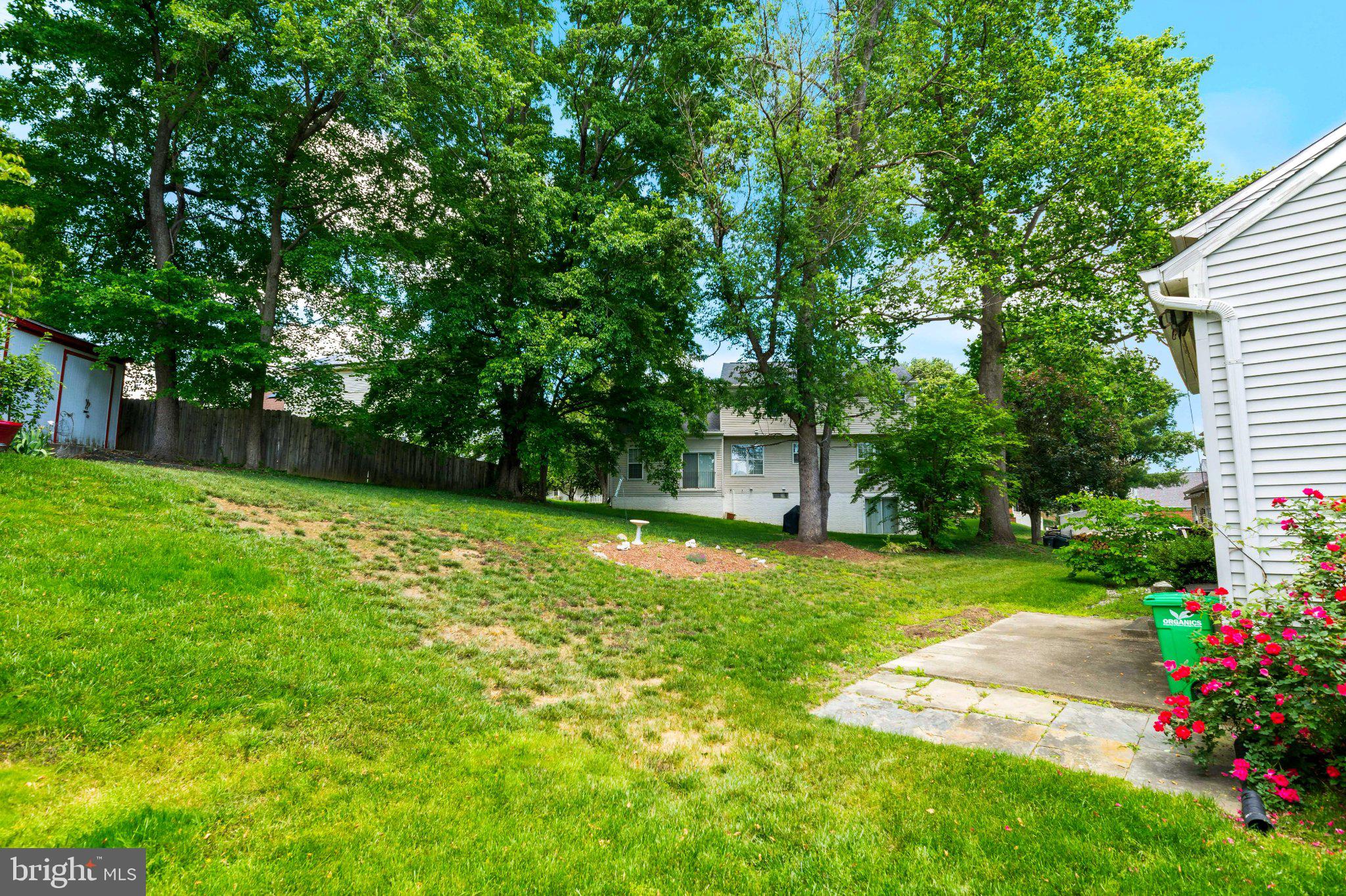 LARGO WOODS - Residential