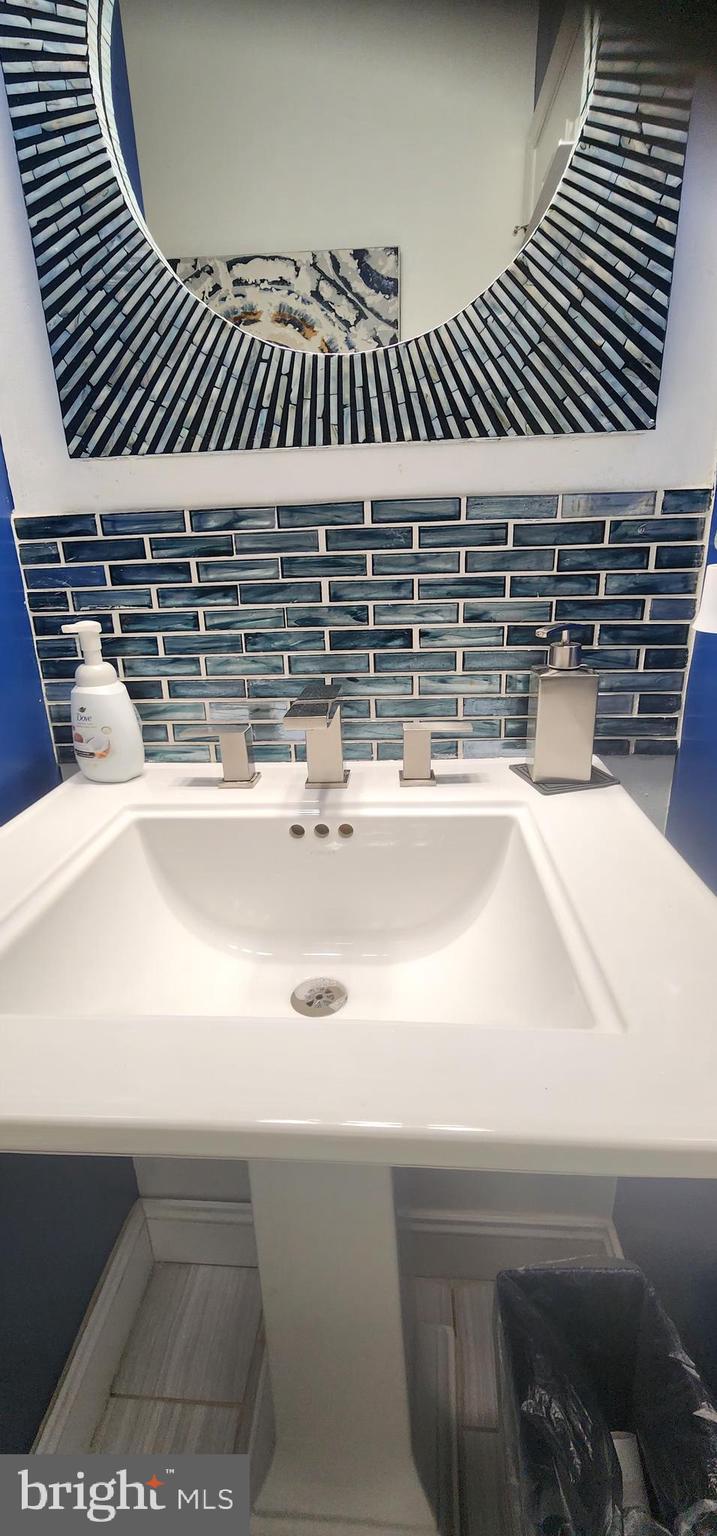 LARGO WOODS - Residential