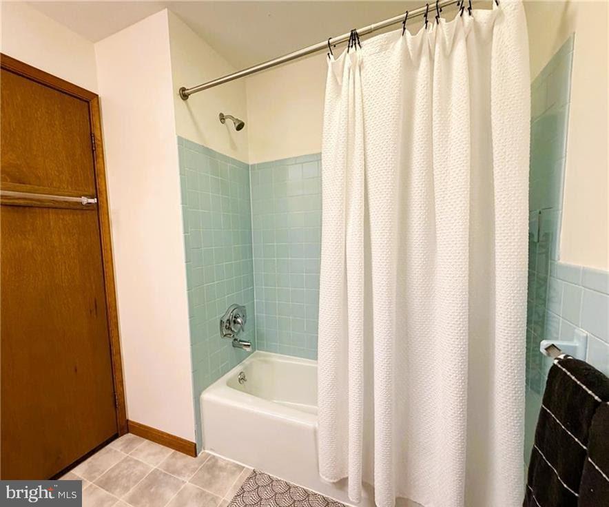 NIS HOLLOW ACRES - Residential