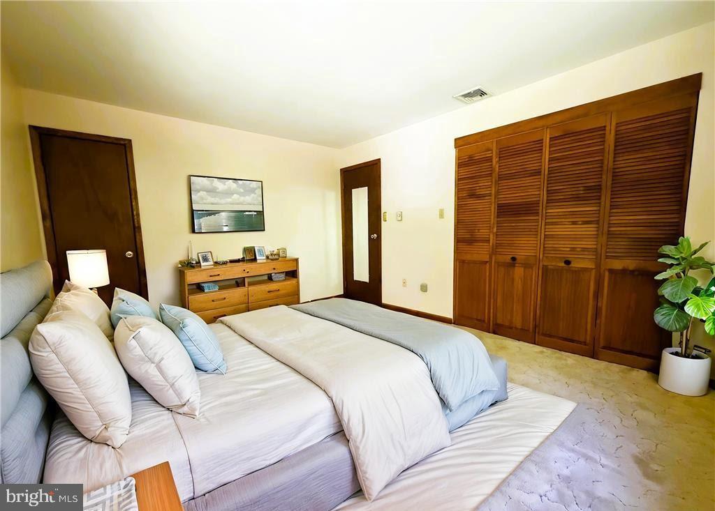 NIS HOLLOW ACRES - Residential