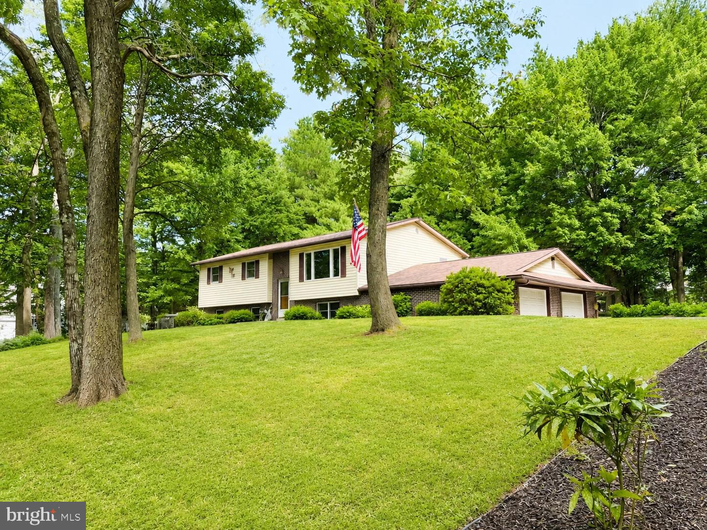 NIS HOLLOW ACRES - Residential