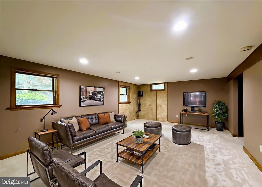 NIS HOLLOW ACRES - Residential