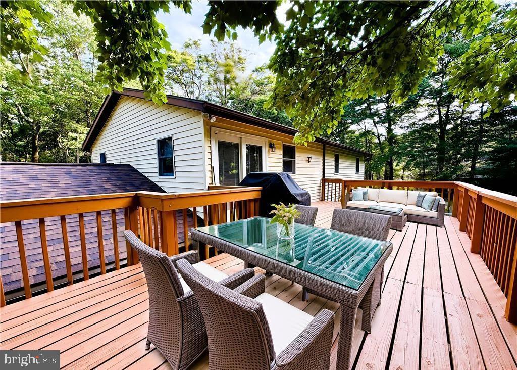 NIS HOLLOW ACRES - Residential