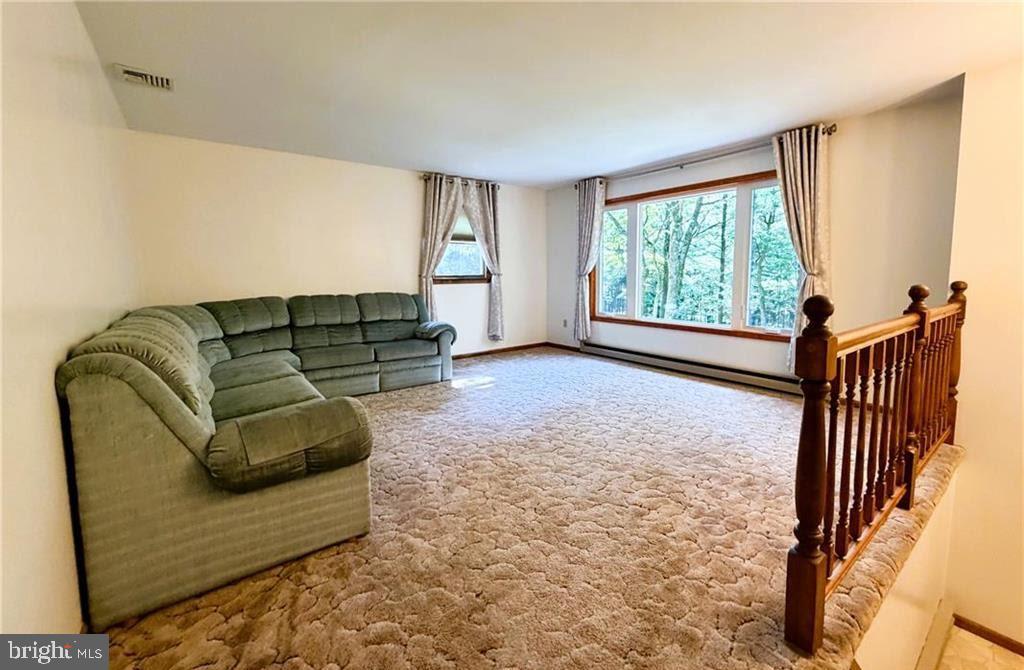NIS HOLLOW ACRES - Residential
