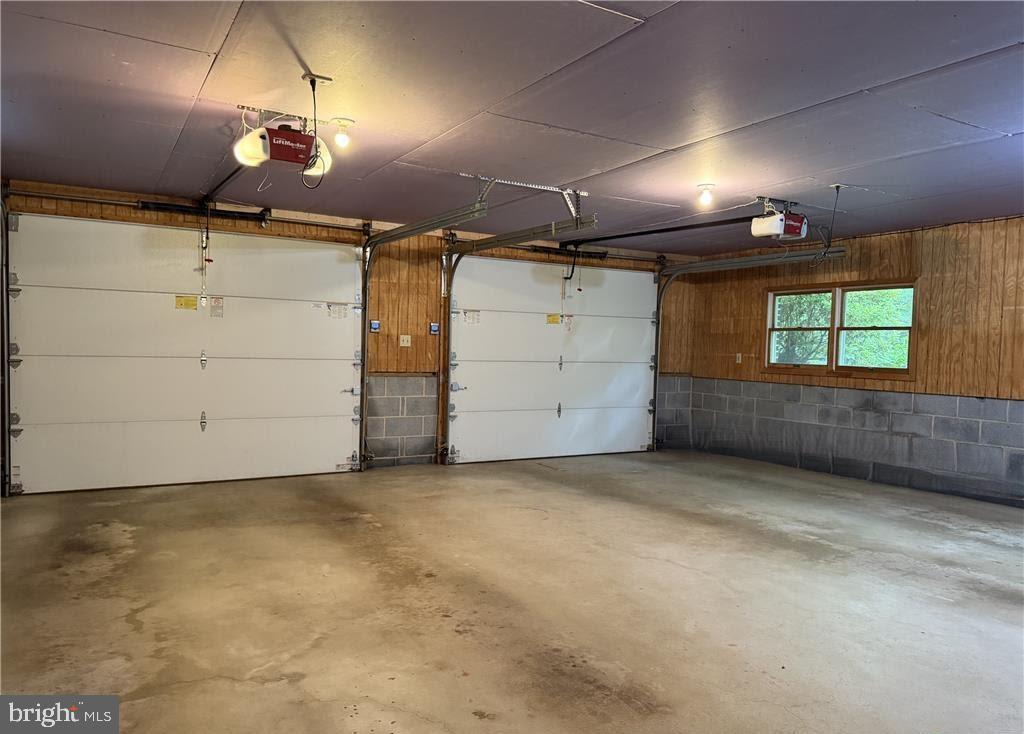 NIS HOLLOW ACRES - Residential