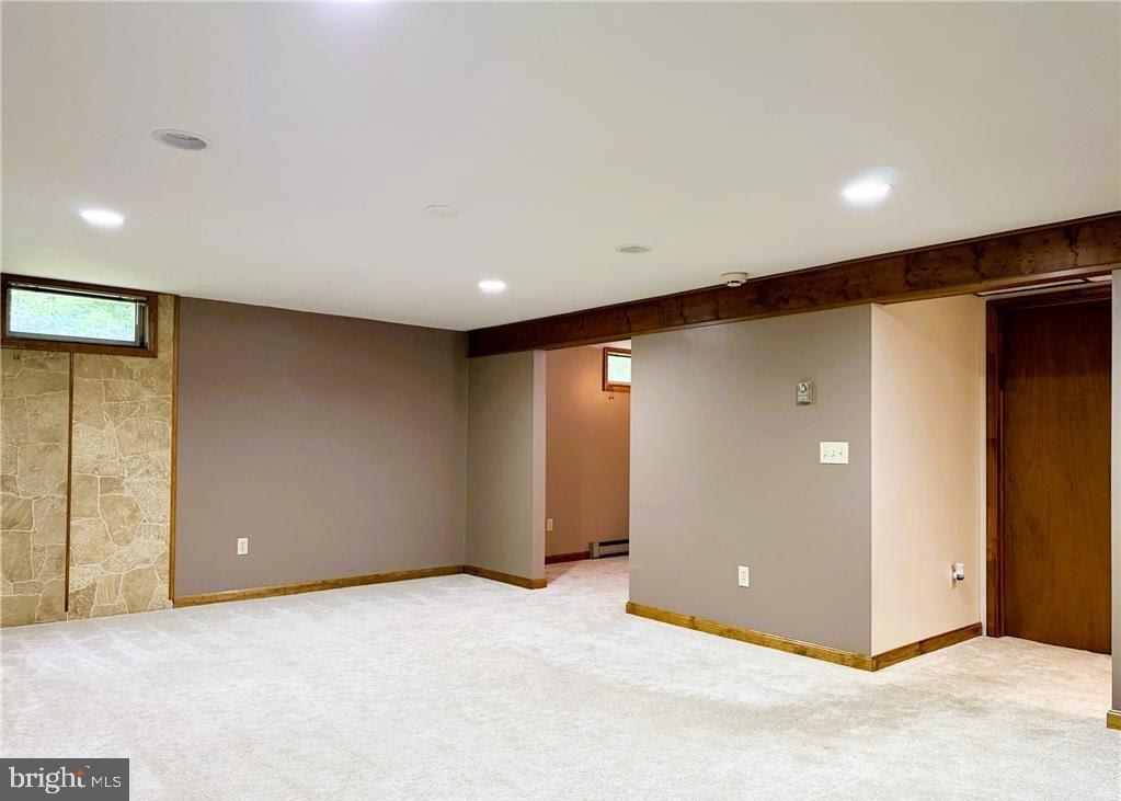 NIS HOLLOW ACRES - Residential