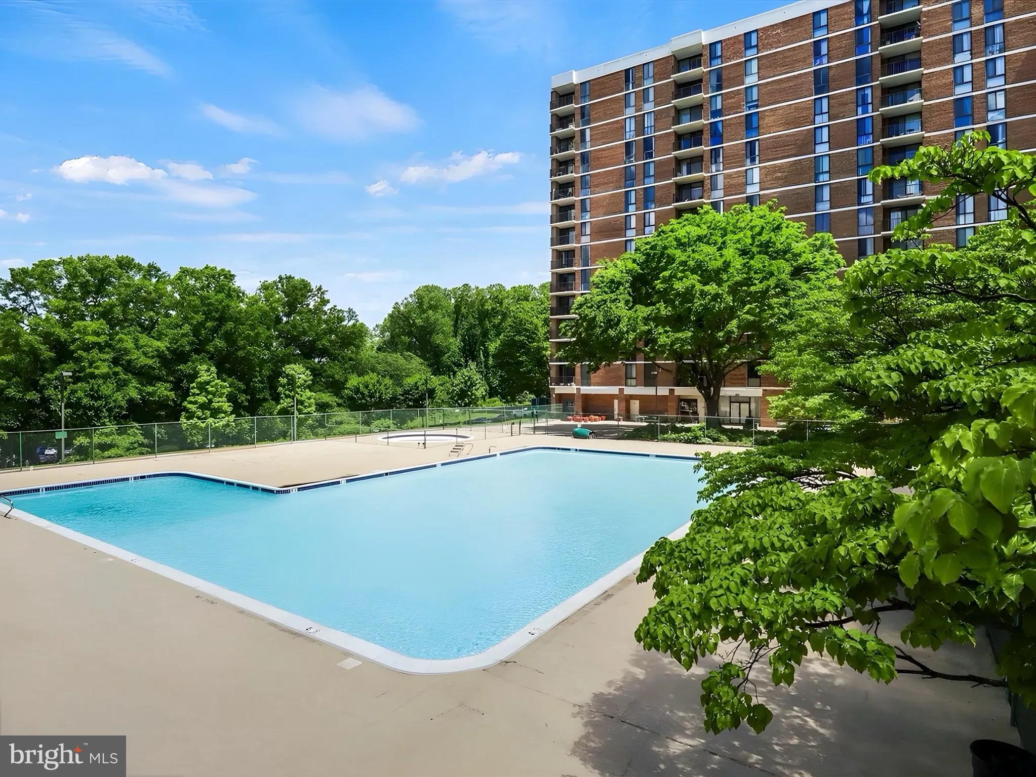 IDYLWOOD TOWERS - Residential
