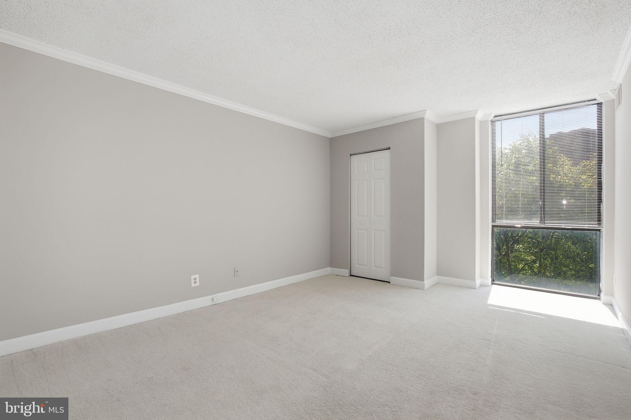 IDYLWOOD TOWERS - Residential
