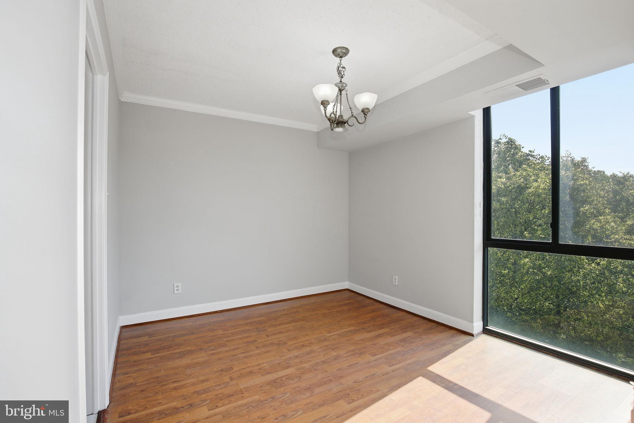 IDYLWOOD TOWERS - Residential