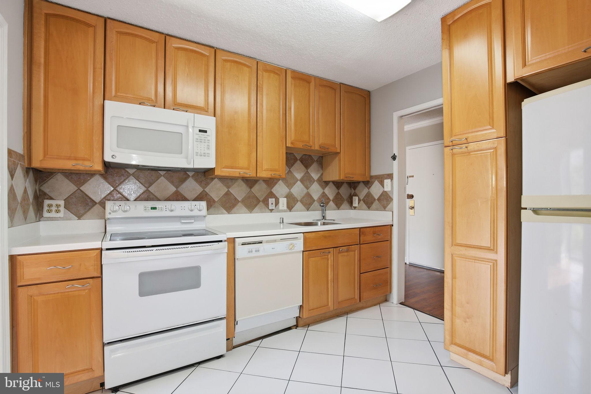 IDYLWOOD TOWERS - Residential