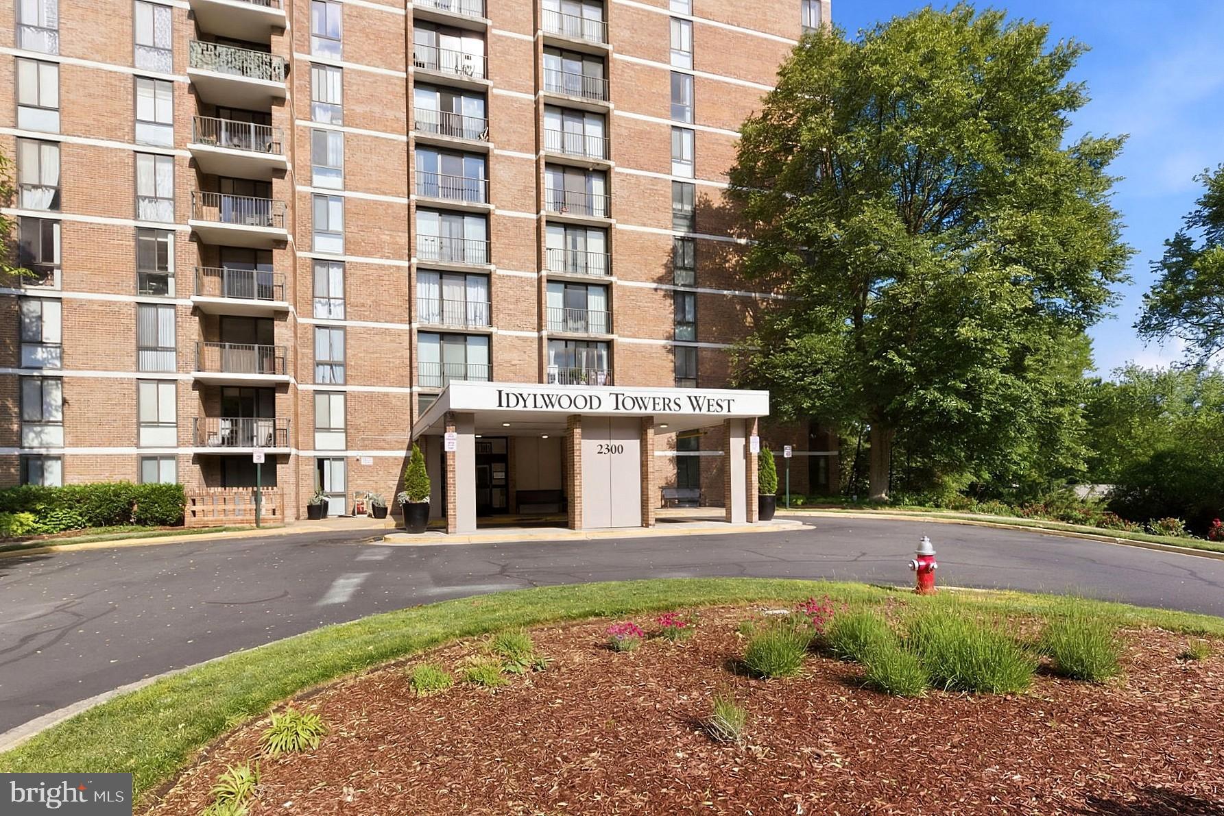 IDYLWOOD TOWERS - Residential