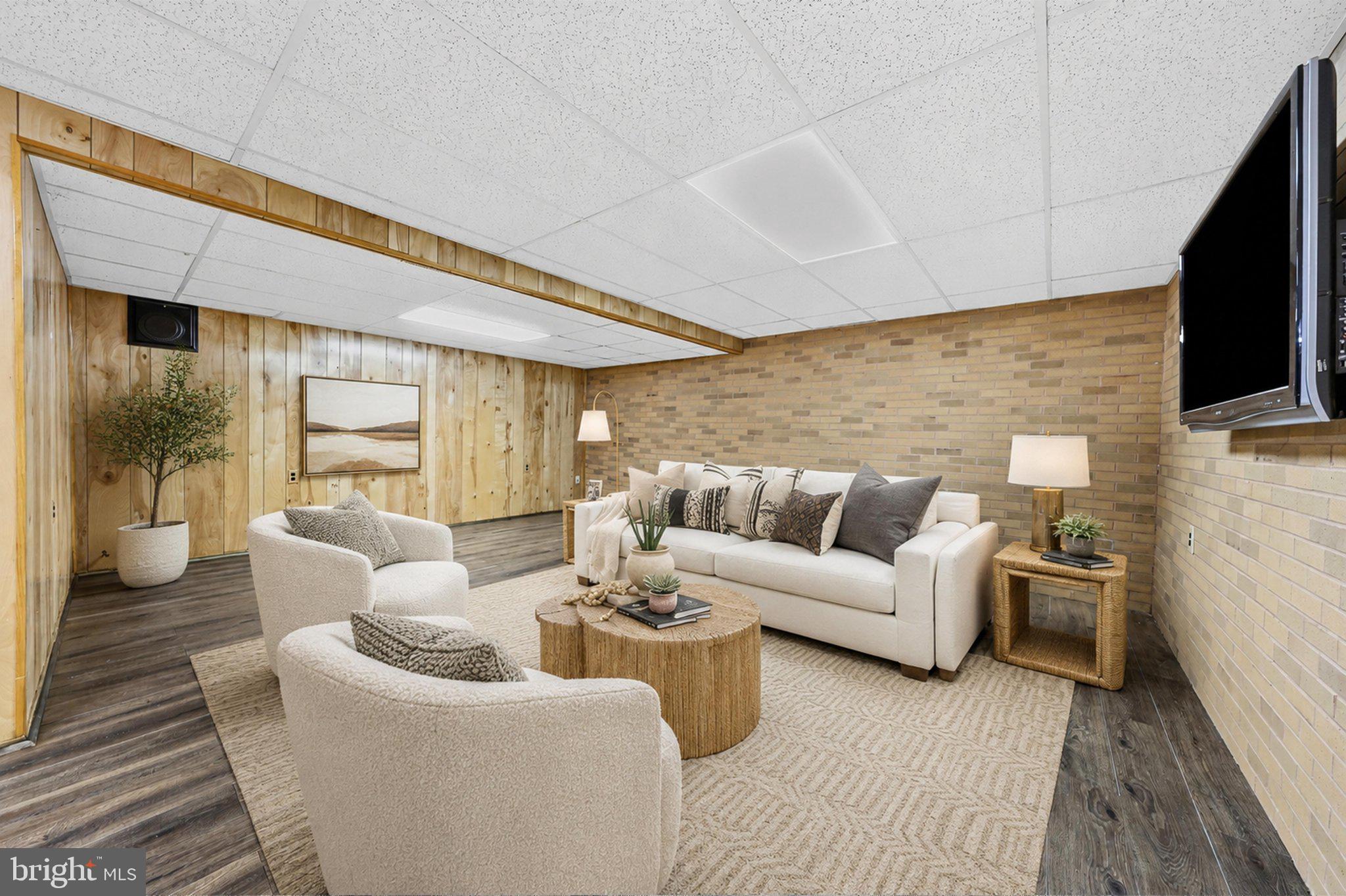 MUDDY RIVER FARMS - Residential