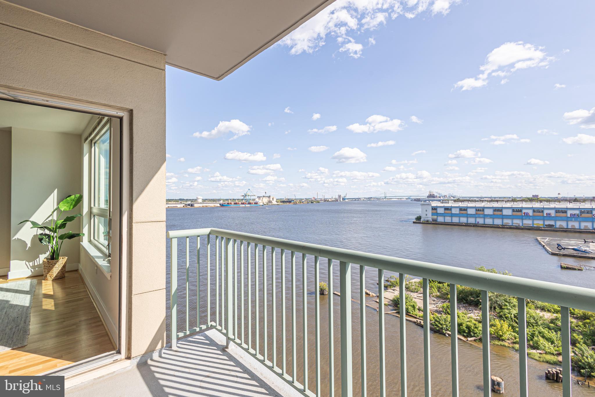 DOCKSIDE CONDOMINIUM - Residential