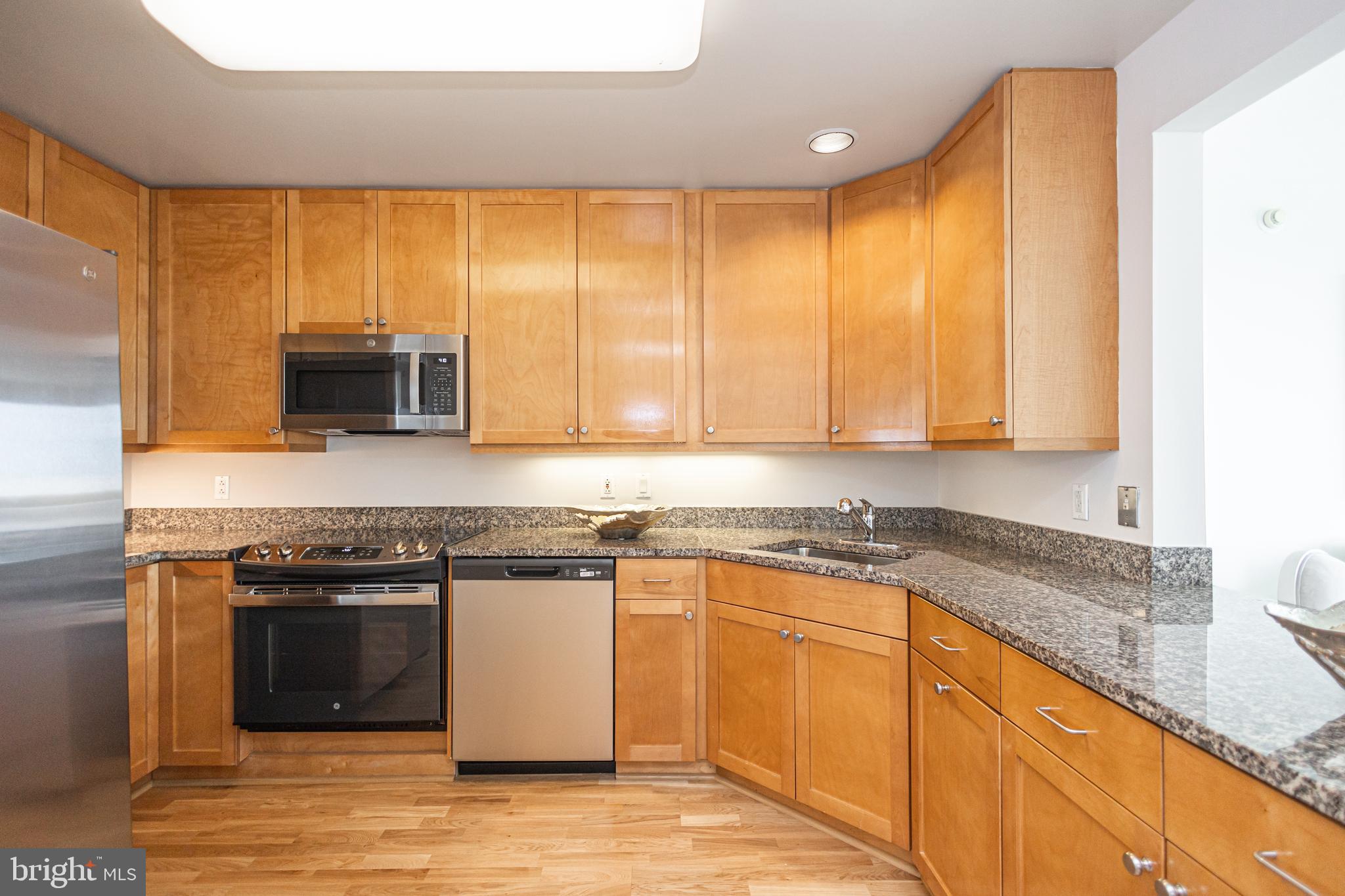 DOCKSIDE CONDOMINIUM - Residential
