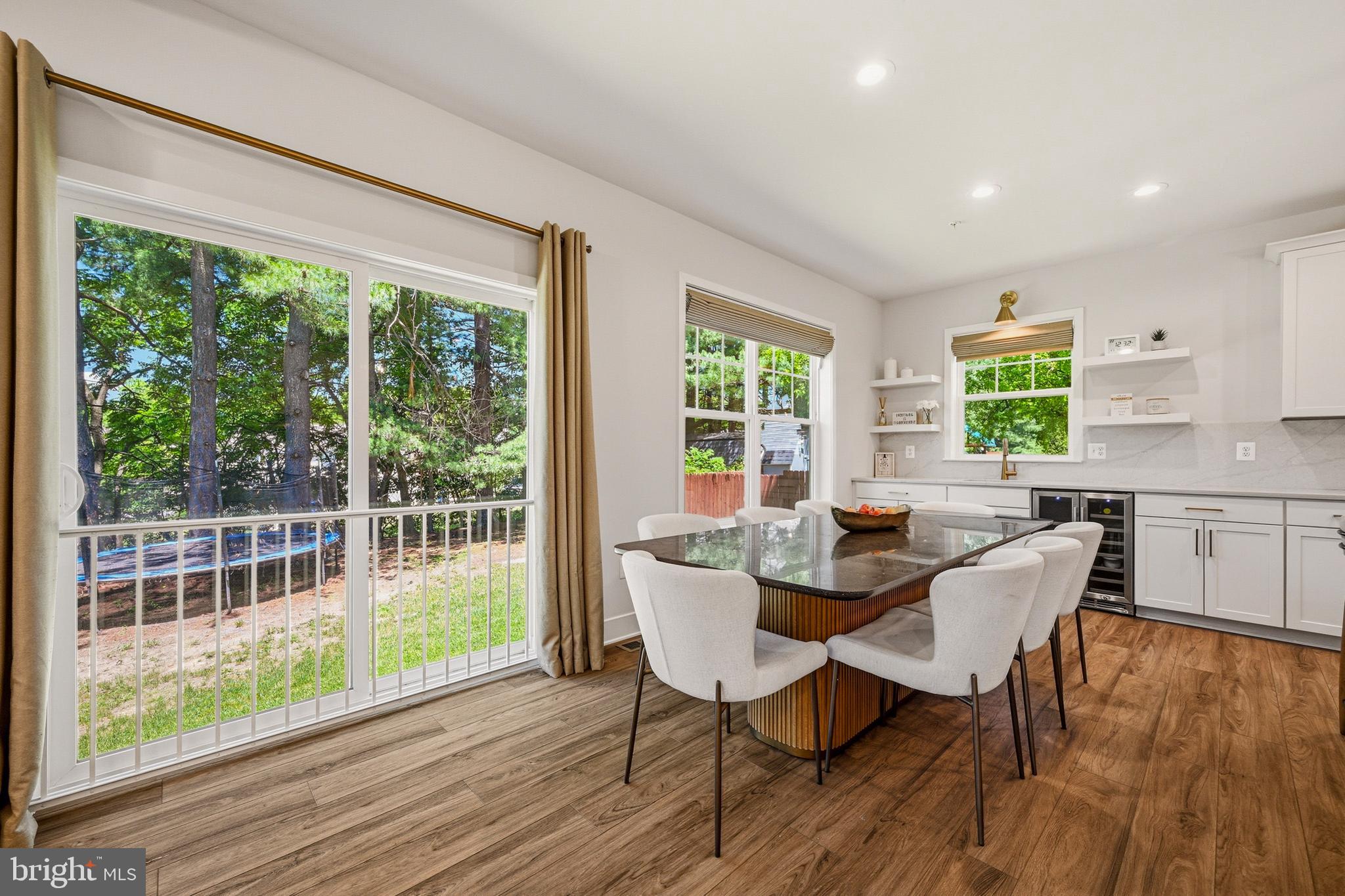 MONTGOMERY KNOLLS - Residential