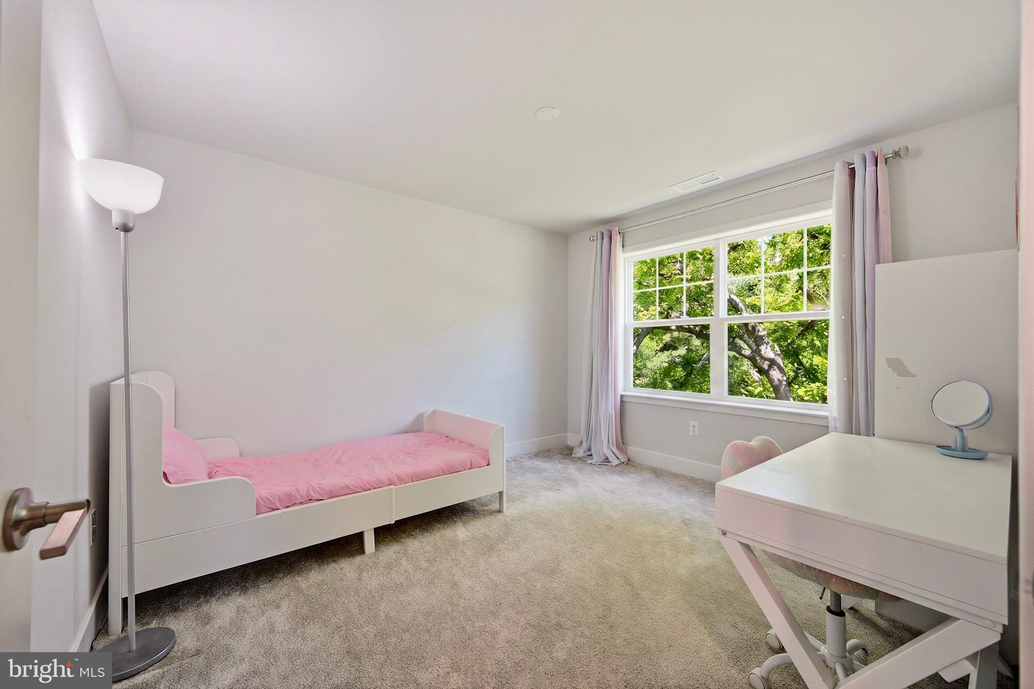MONTGOMERY KNOLLS - Residential