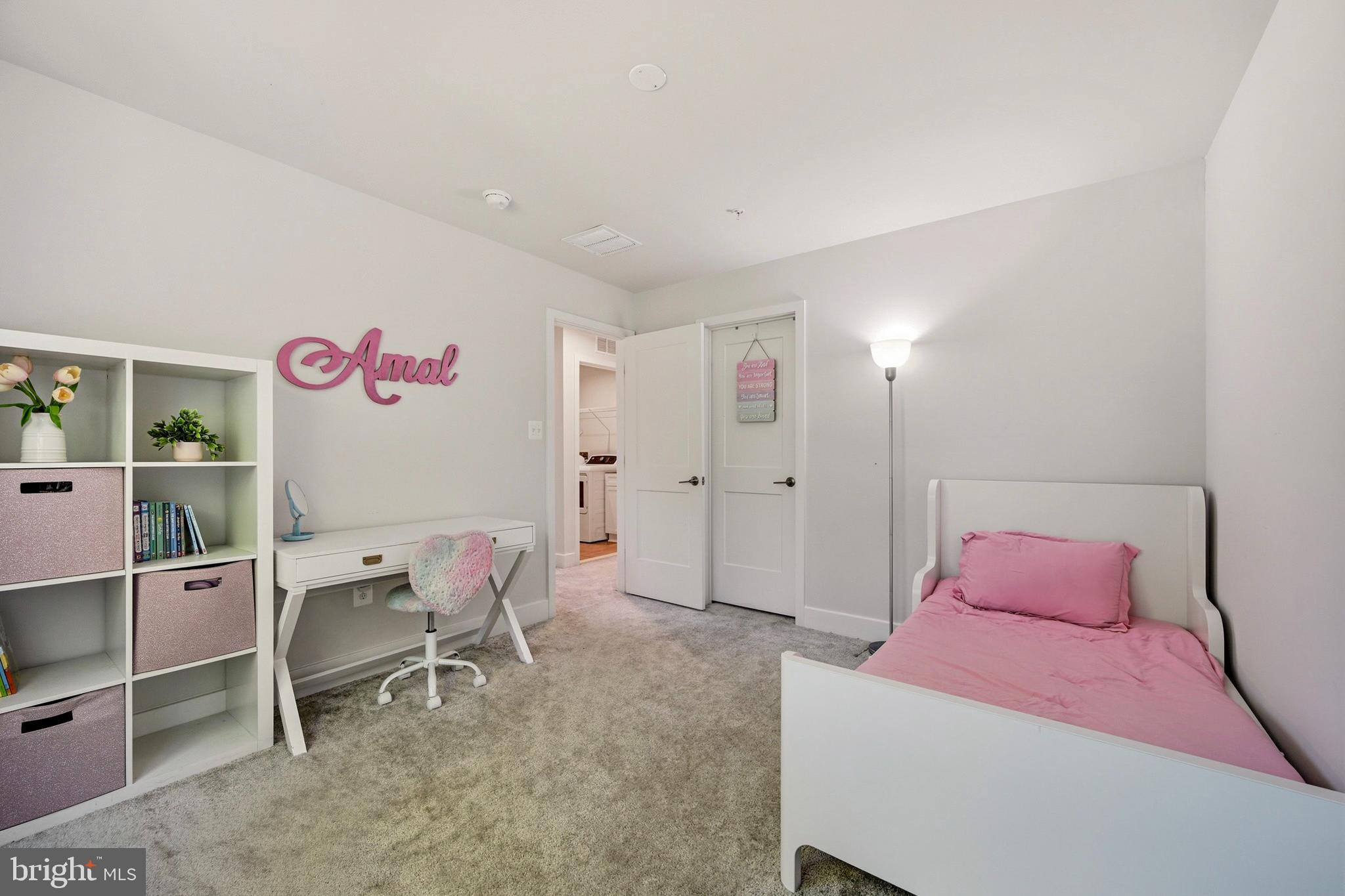 MONTGOMERY KNOLLS - Residential