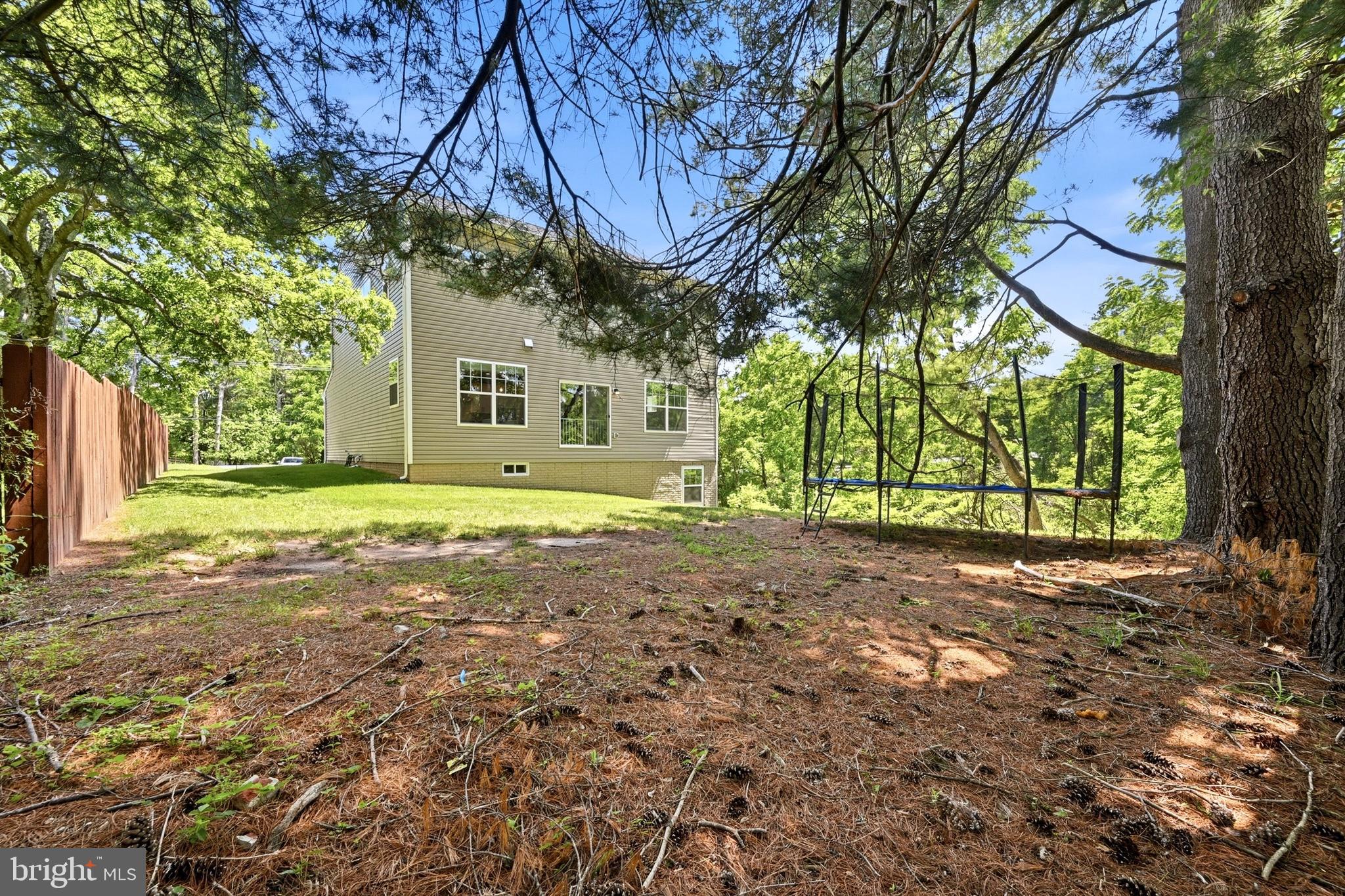 MONTGOMERY KNOLLS - Residential
