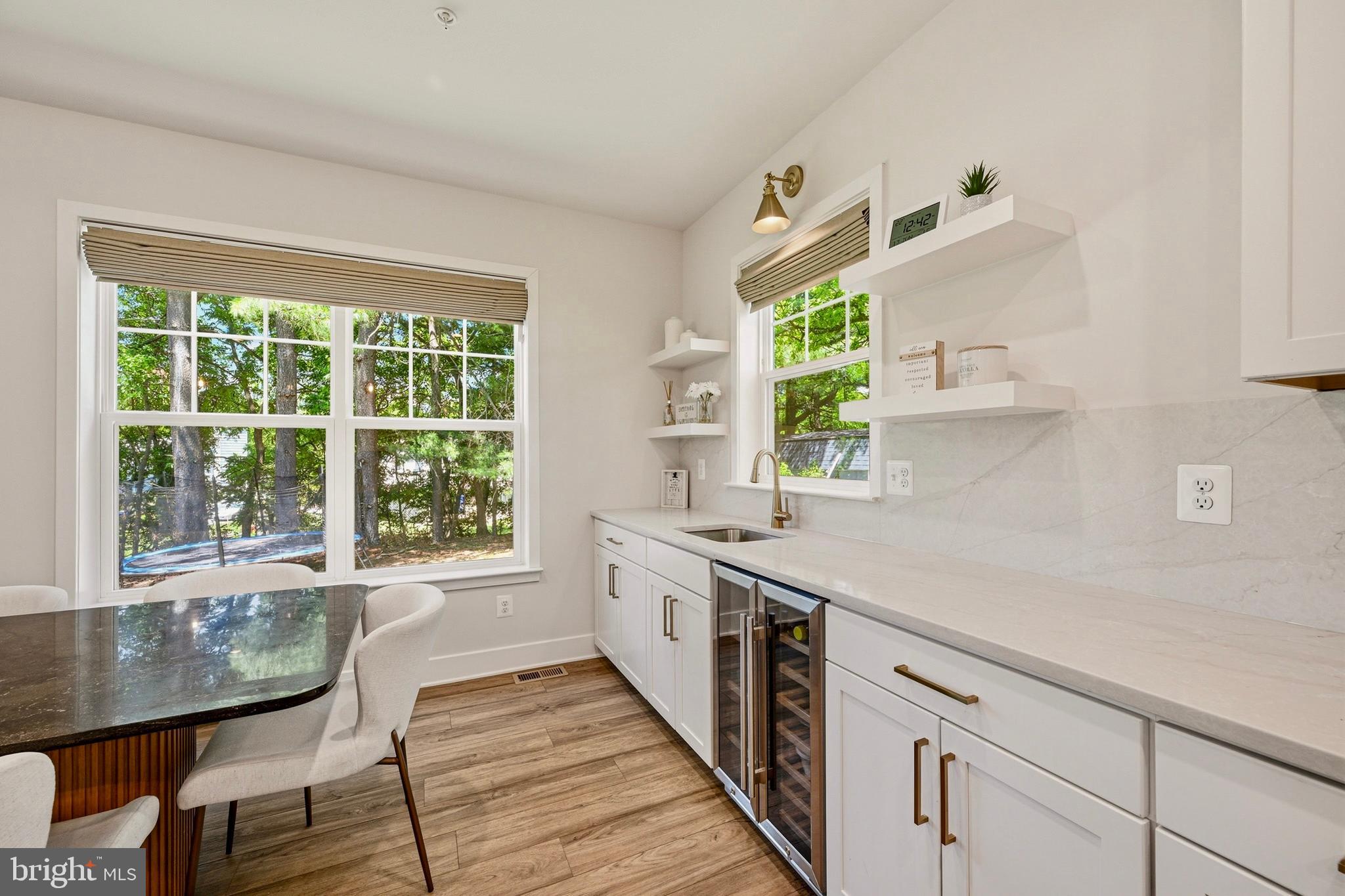 MONTGOMERY KNOLLS - Residential