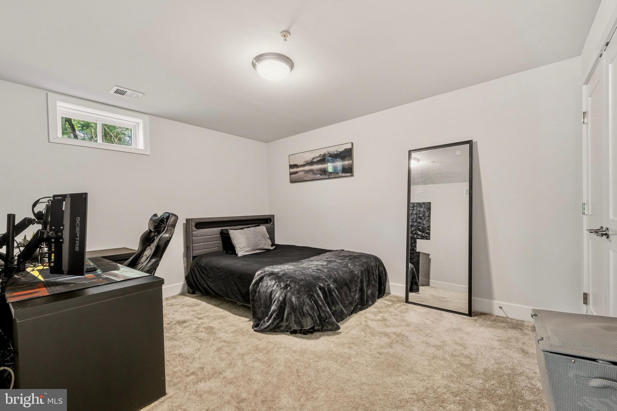 MONTGOMERY KNOLLS - Residential