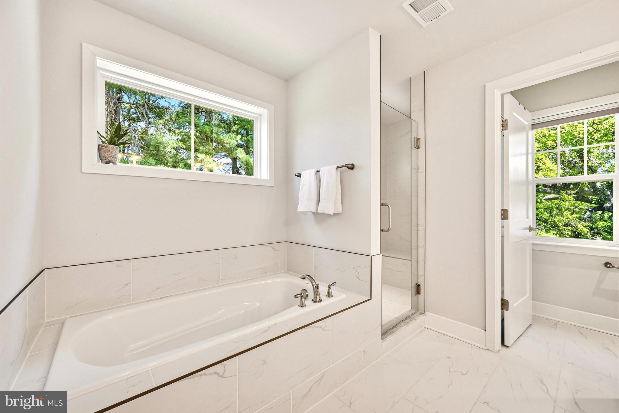 MONTGOMERY KNOLLS - Residential