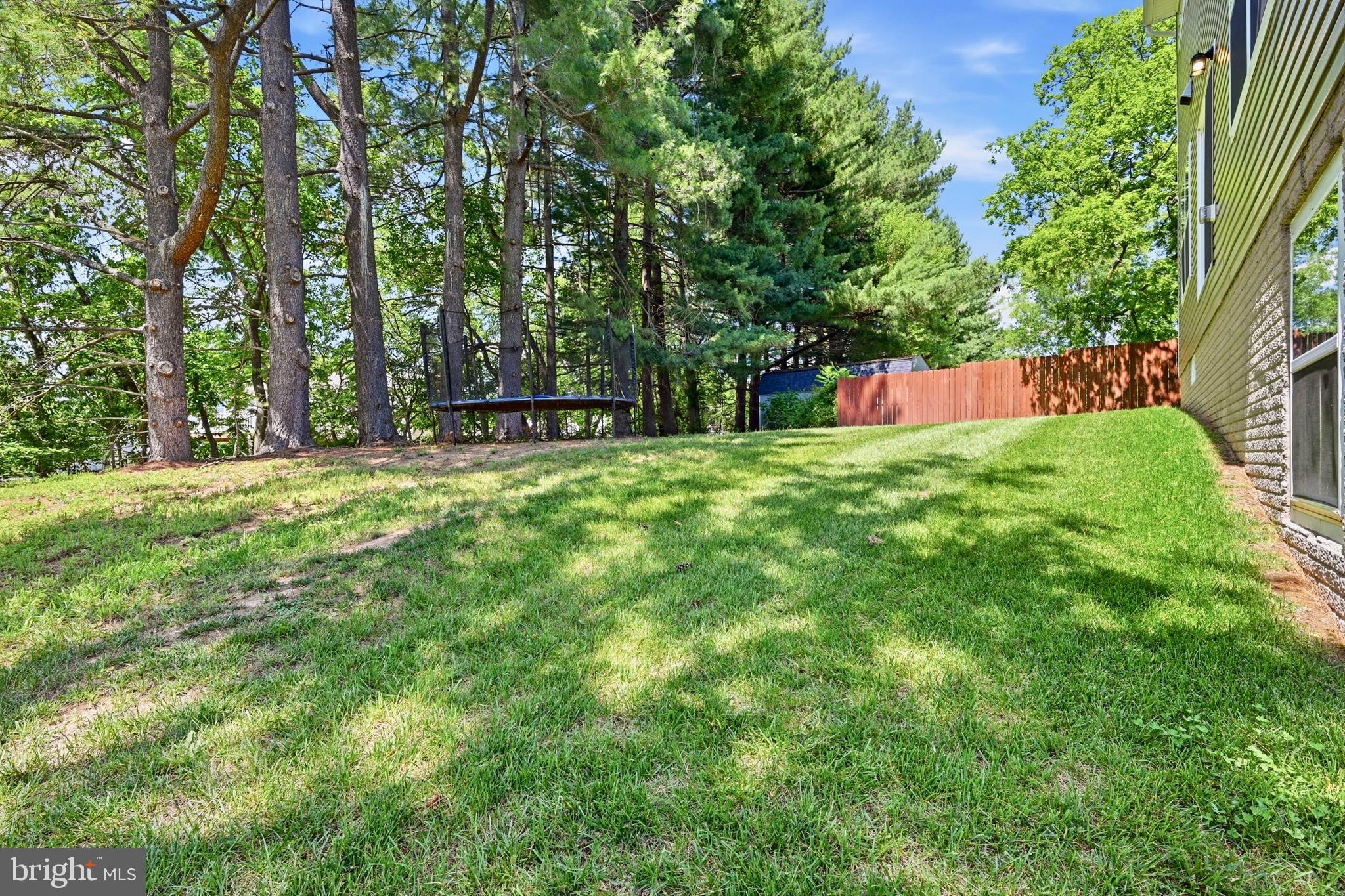 MONTGOMERY KNOLLS - Residential