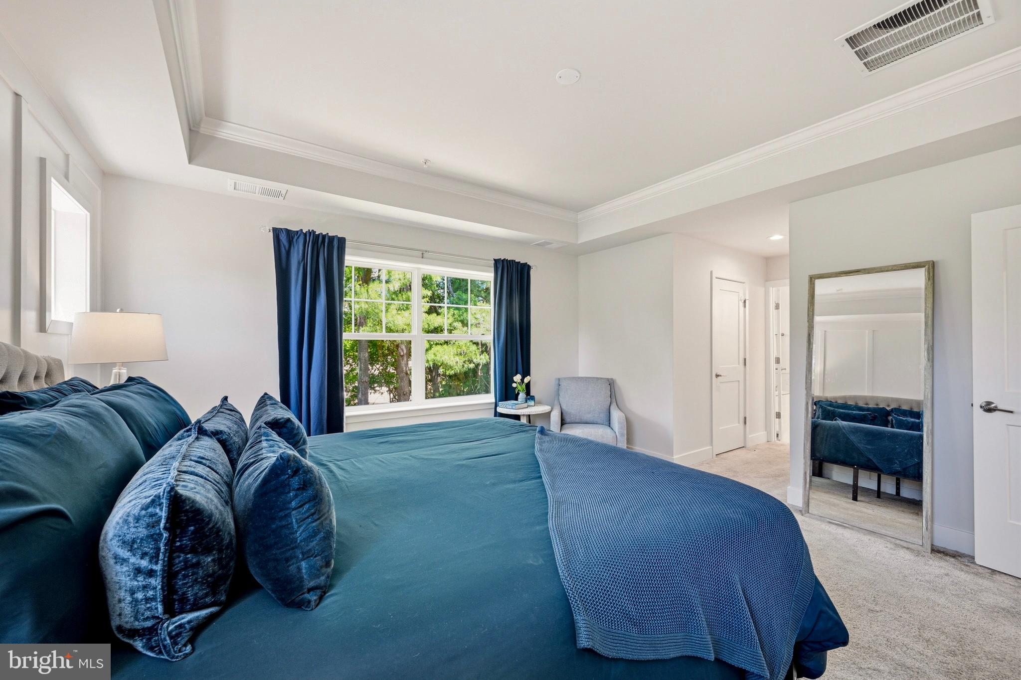 MONTGOMERY KNOLLS - Residential