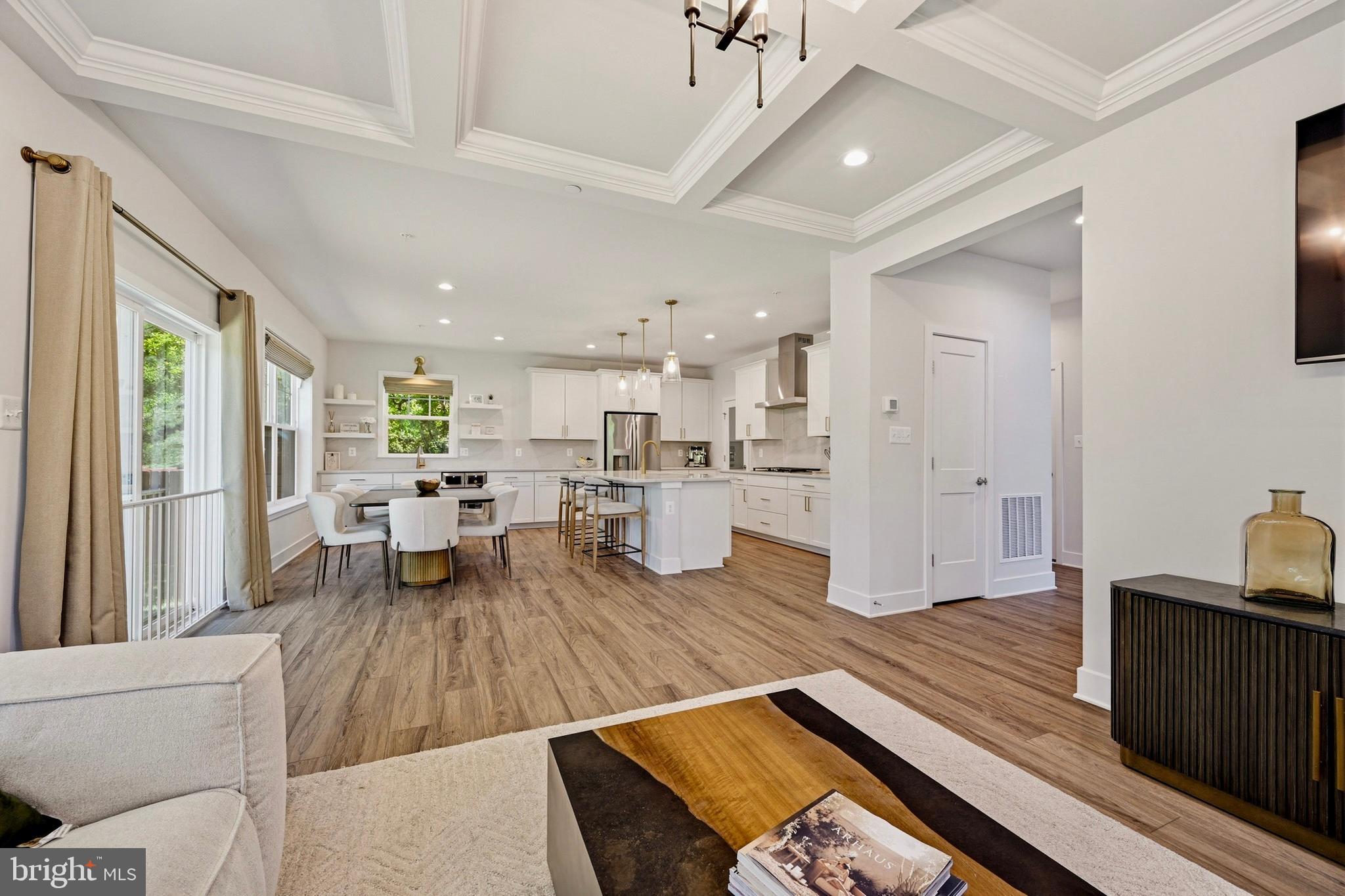 MONTGOMERY KNOLLS - Residential