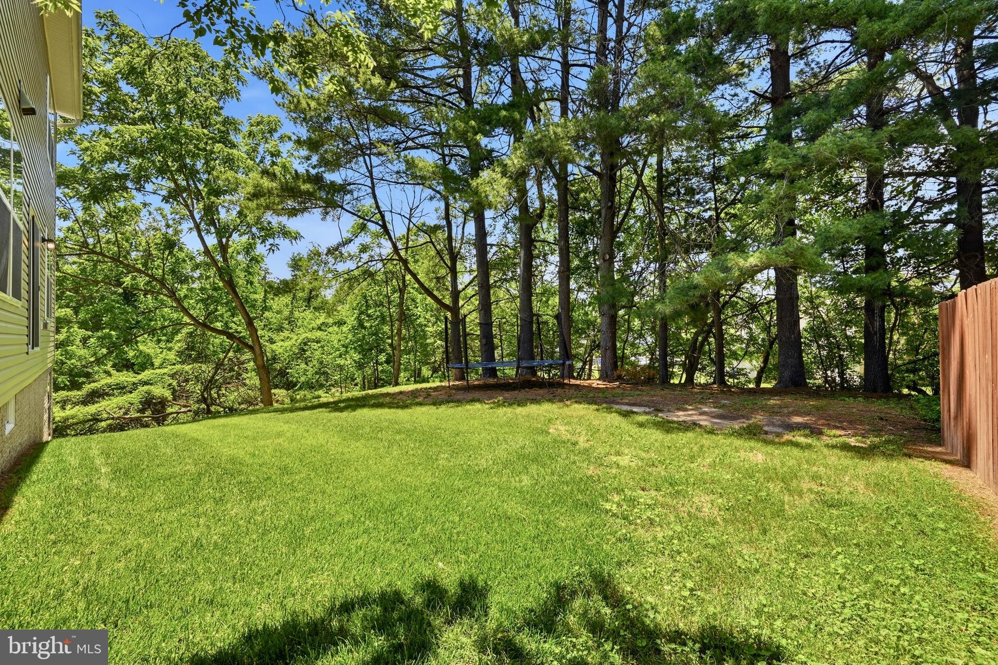 MONTGOMERY KNOLLS - Residential