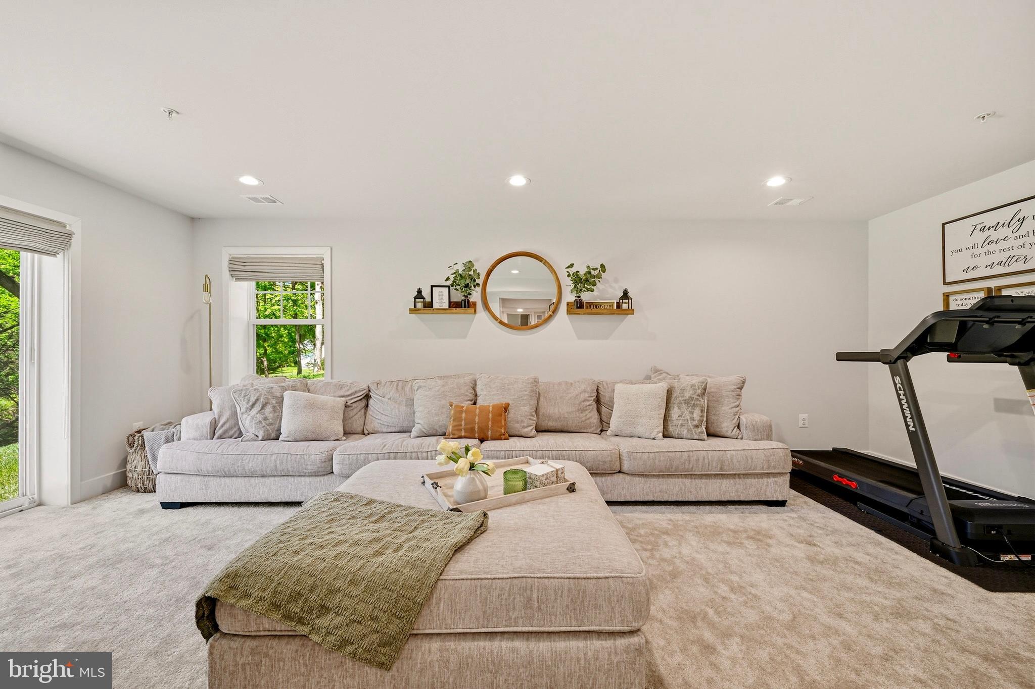 MONTGOMERY KNOLLS - Residential