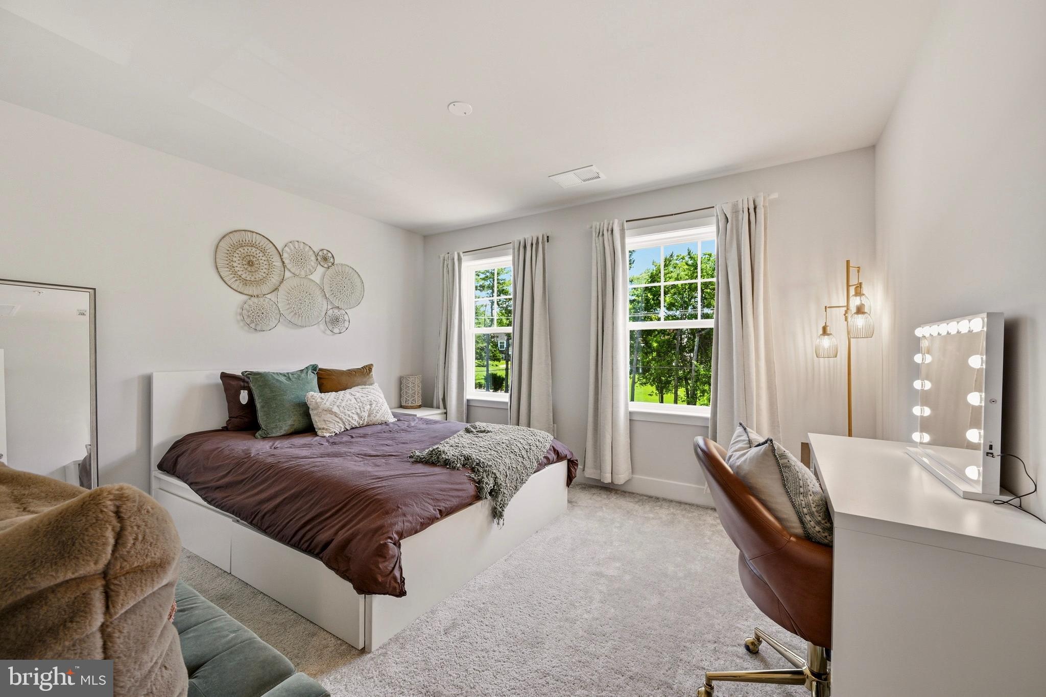 MONTGOMERY KNOLLS - Residential