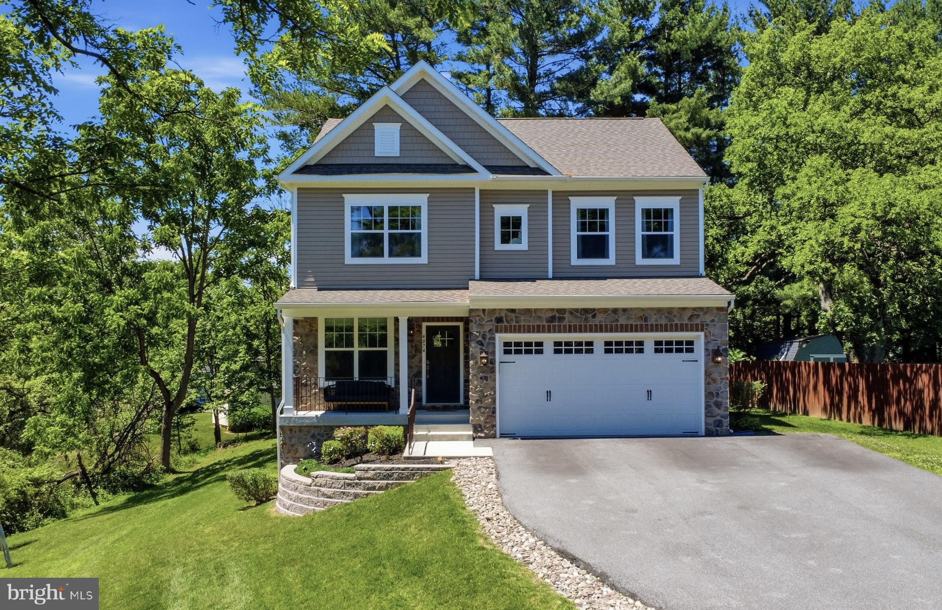 MONTGOMERY KNOLLS - Residential