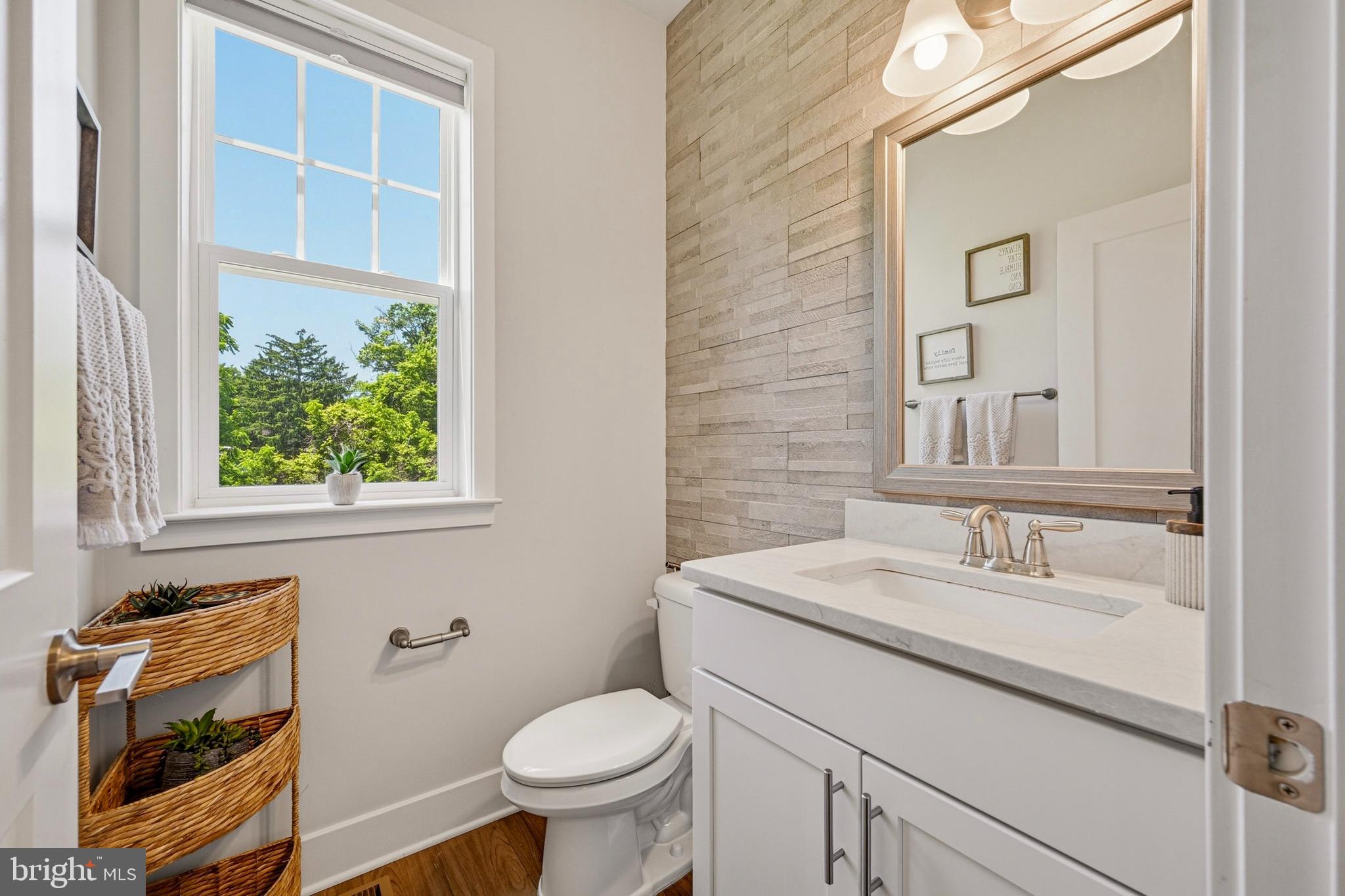 MONTGOMERY KNOLLS - Residential
