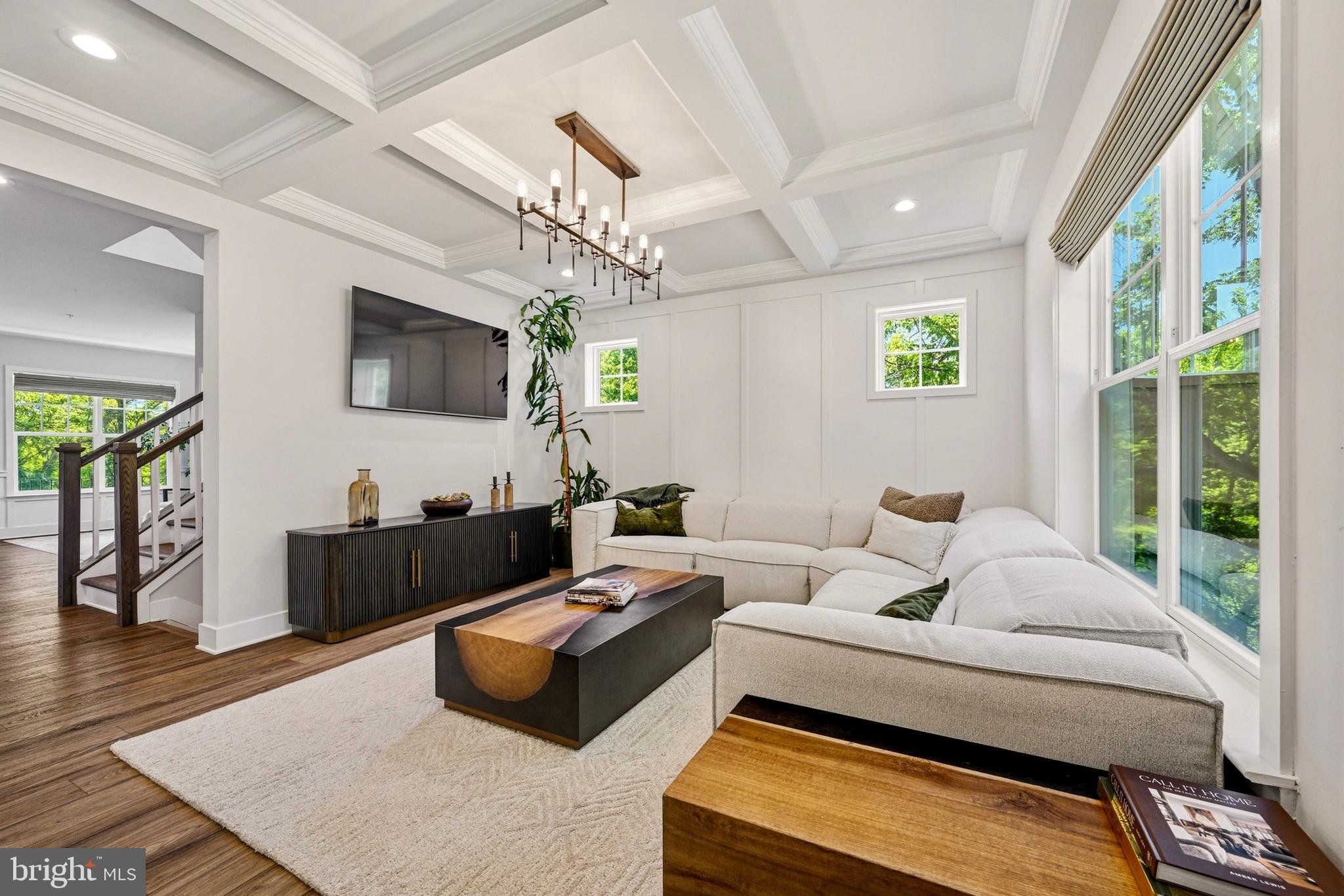 MONTGOMERY KNOLLS - Residential