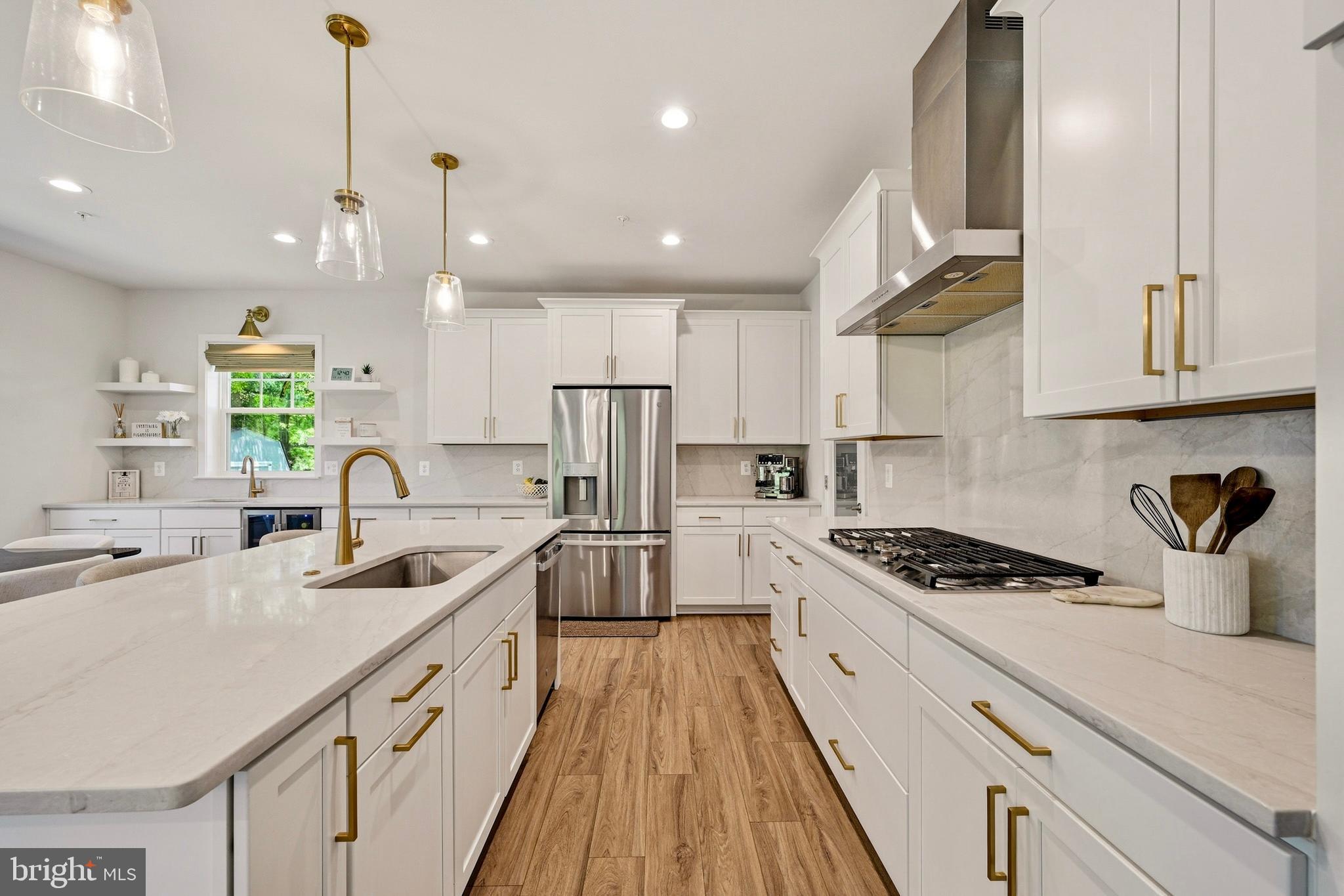 MONTGOMERY KNOLLS - Residential