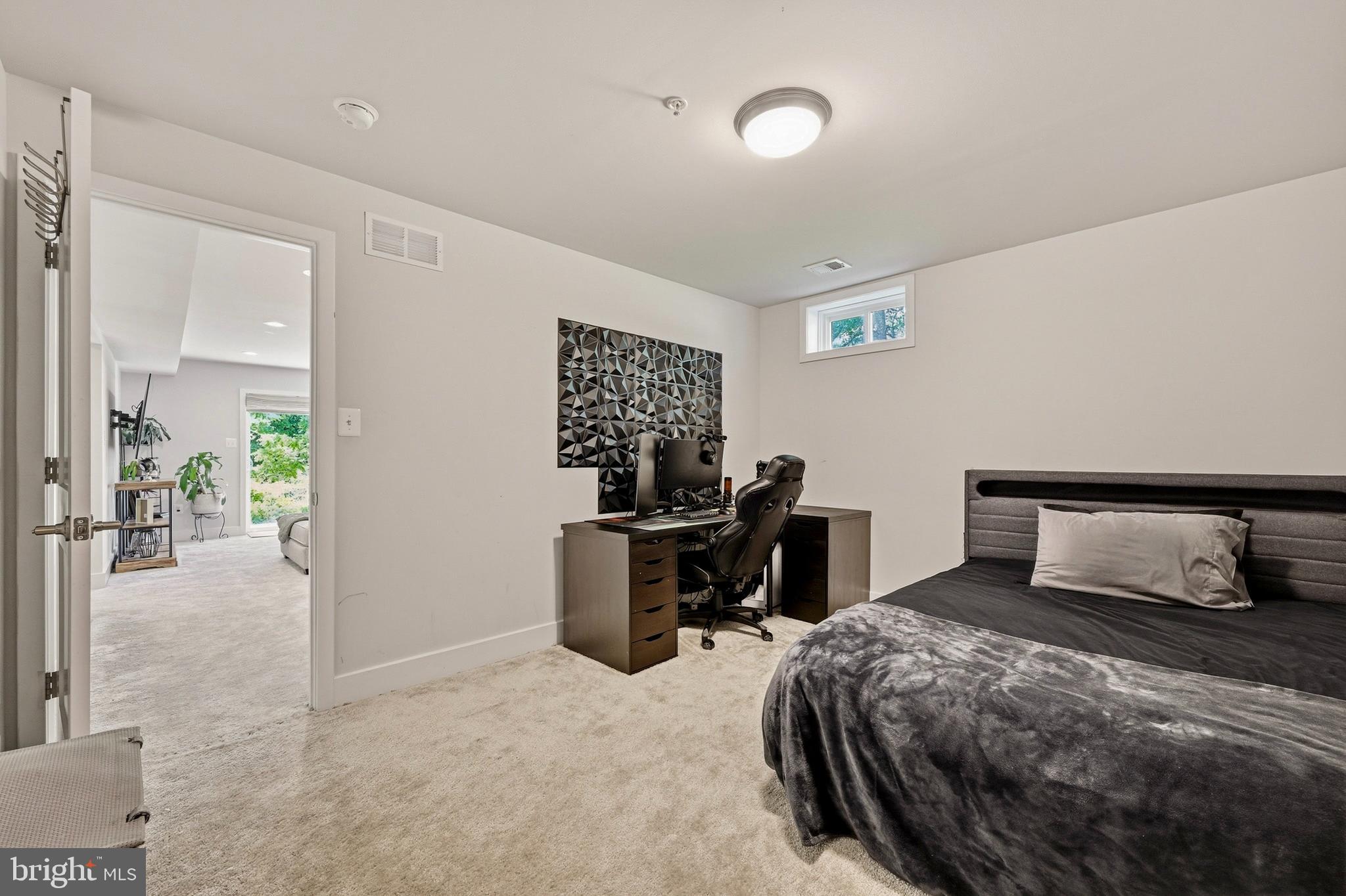 MONTGOMERY KNOLLS - Residential