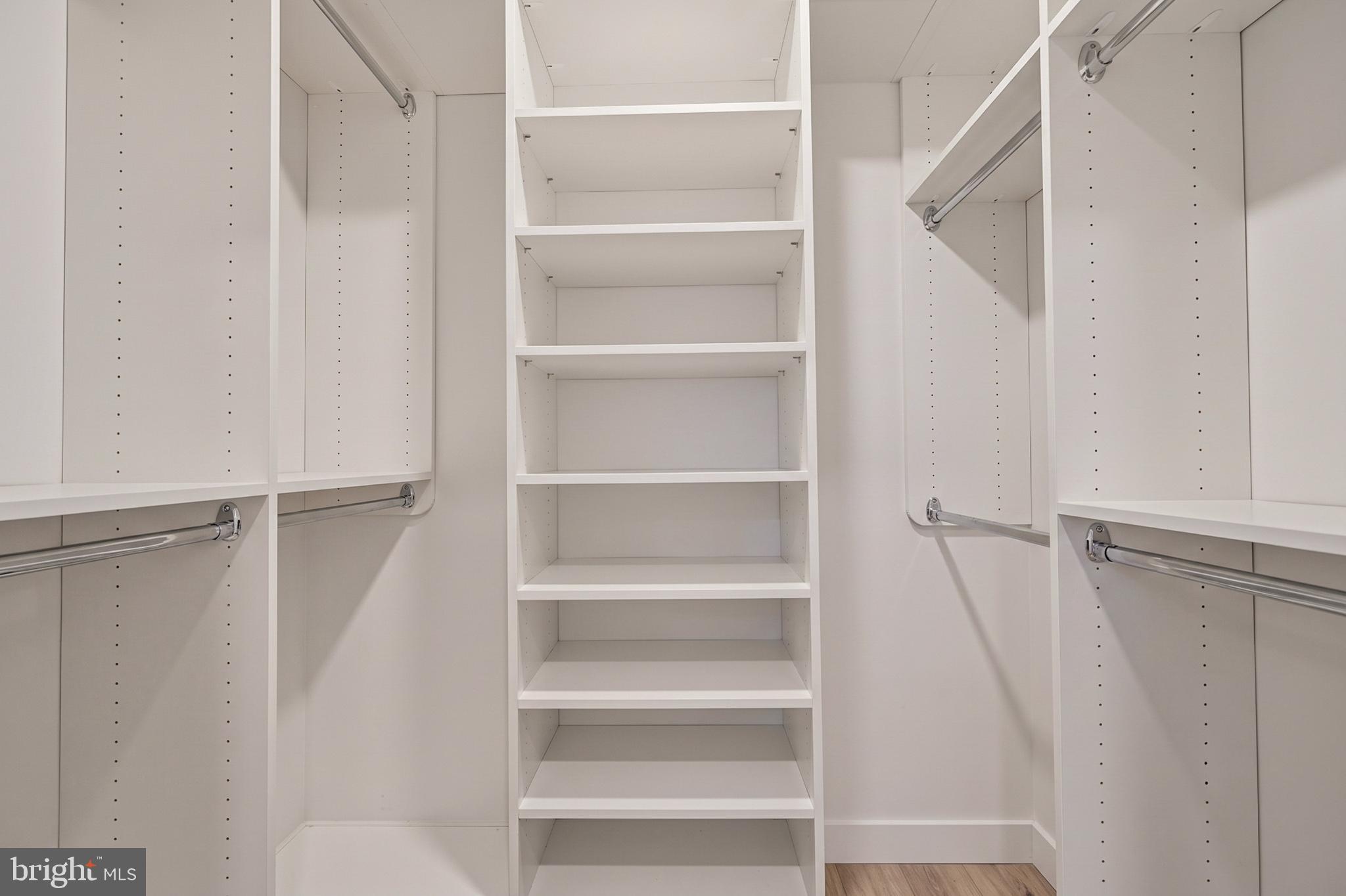 MONTGOMERY KNOLLS - Residential